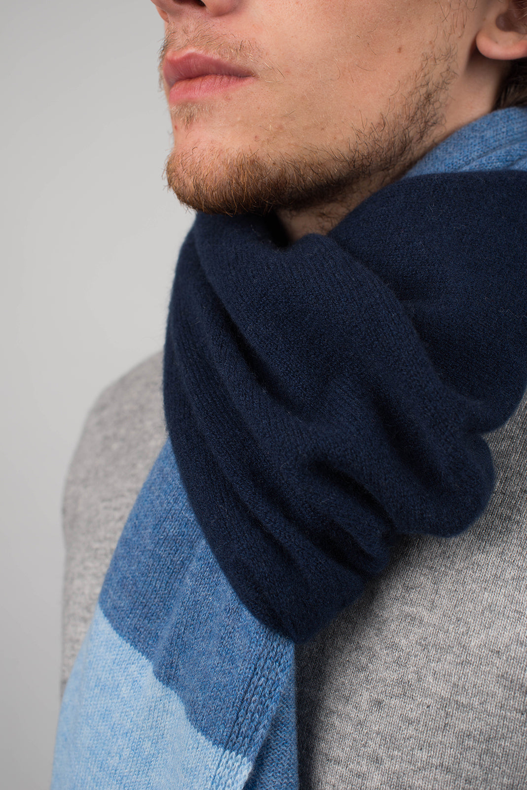 Men's three-colour 100% cashmere scarf, colour Blue-Sky-Light Blue, view 4 | Dalle Piane Cashmere