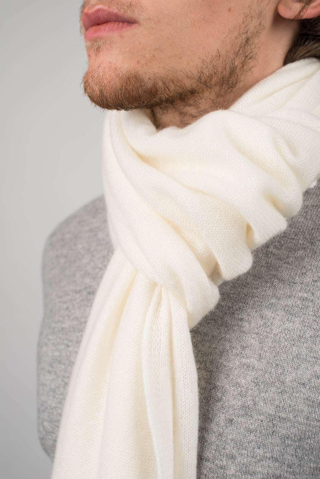 Men's wide 100% cashmere scarf, colour Cream, view 4 | Dalle Piane Cashmere