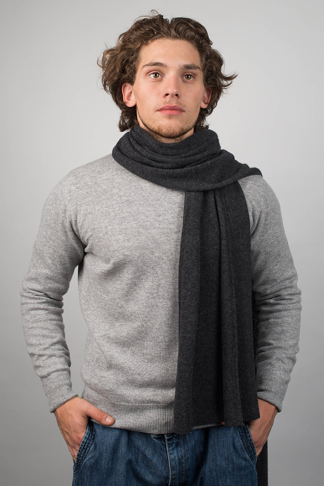 Men's wide 100% cashmere scarf, colour Anthracite, view 2 | Dalle Piane Cashmere