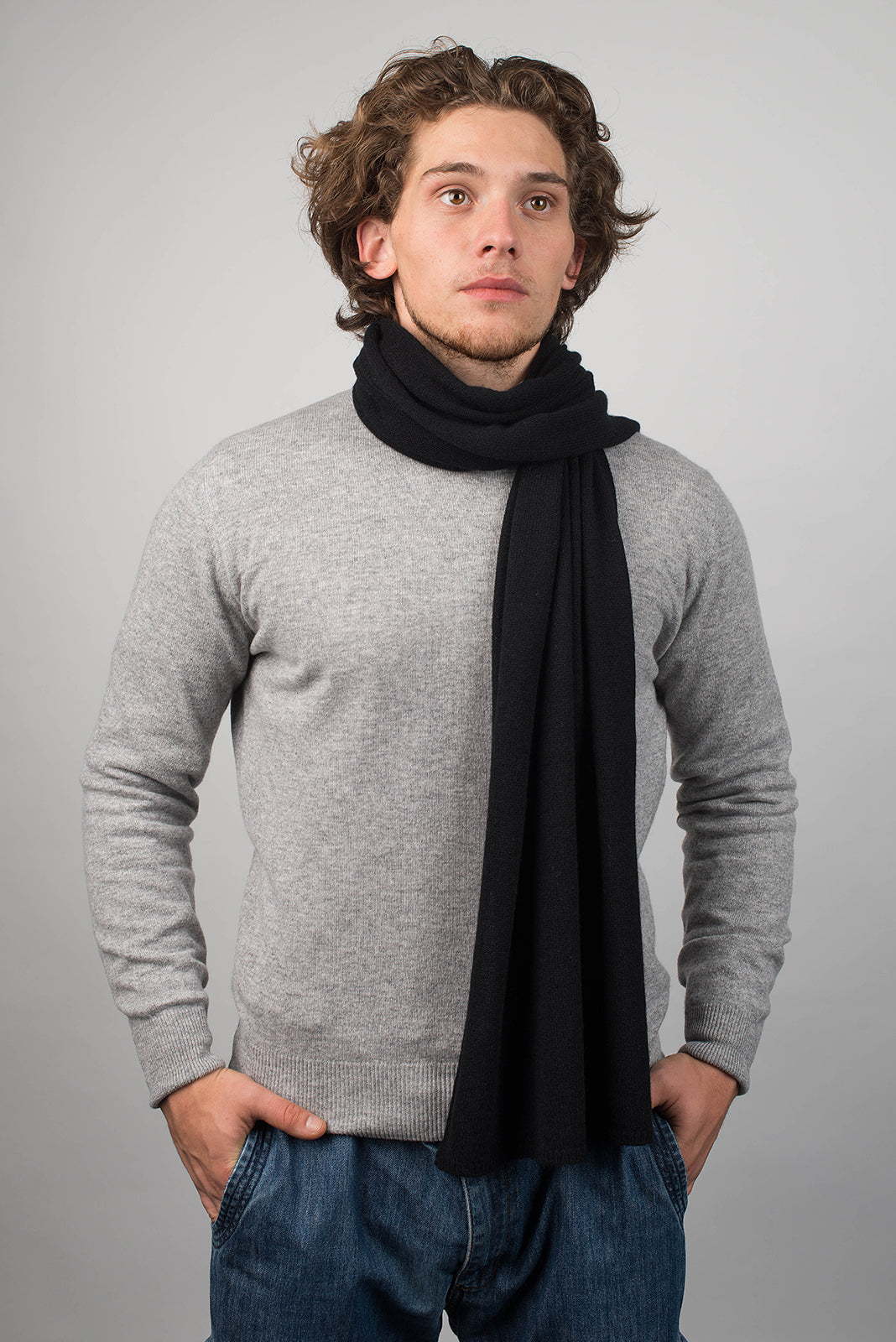 Men's wide 100% cashmere scarf, colour Black, view 3 | Dalle Piane Cashmere