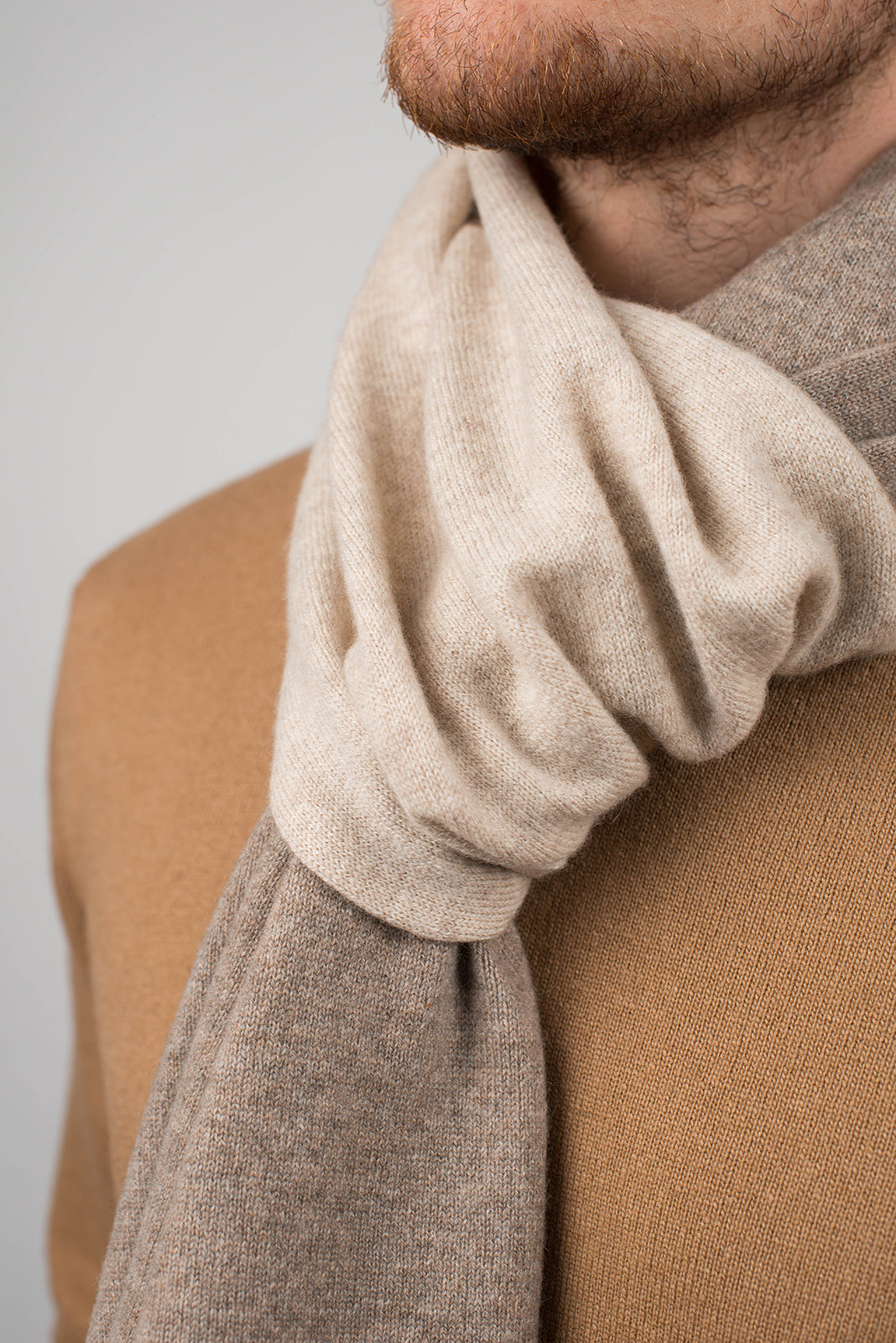 Men's two-tone 100% cashmere scarf, colour Mink-Beige, view 4 | Dalle Piane Cashmere