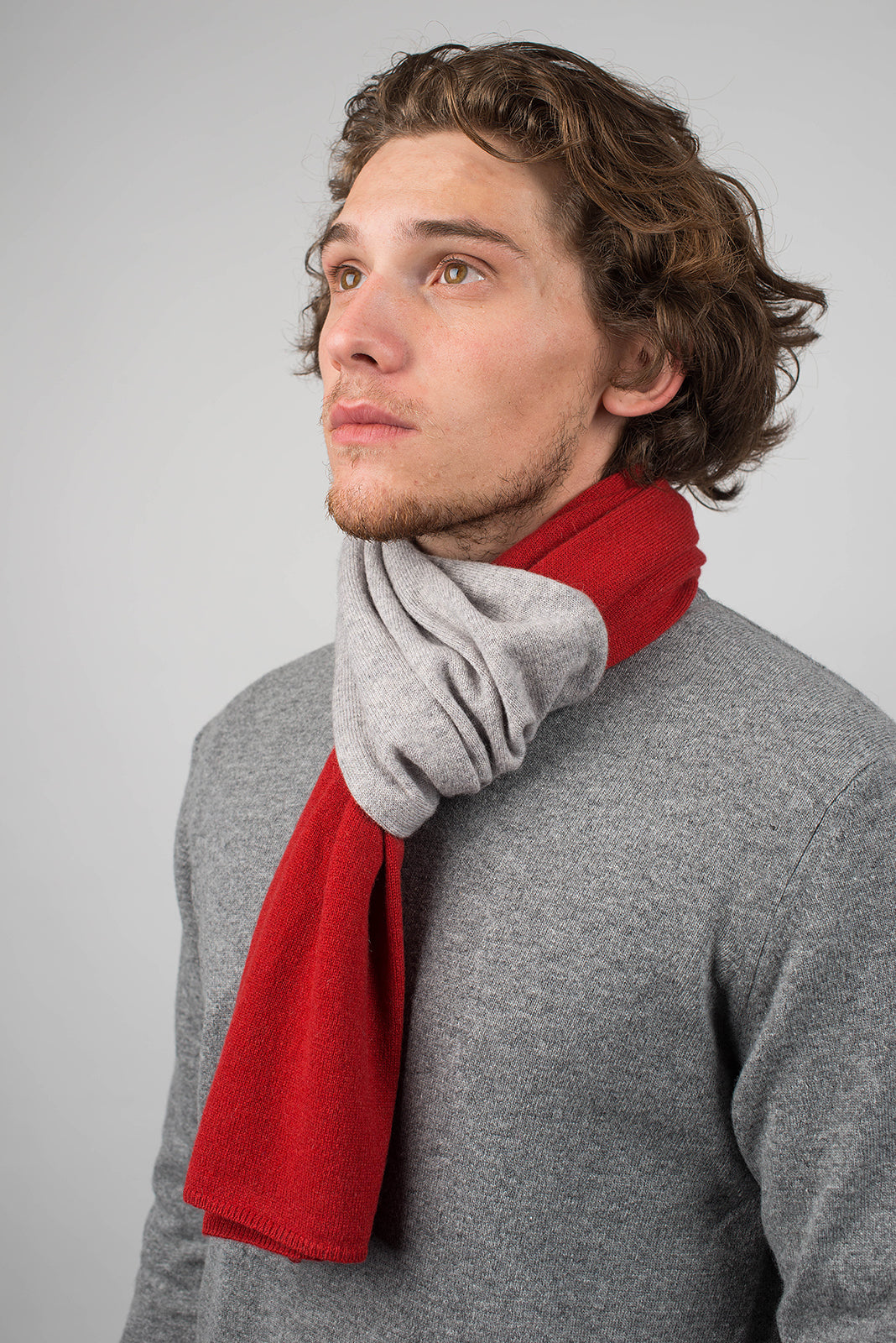 Men's two-tone 100% cashmere scarf, colour Red-Grey, view 3 | Dalle Piane Cashmere