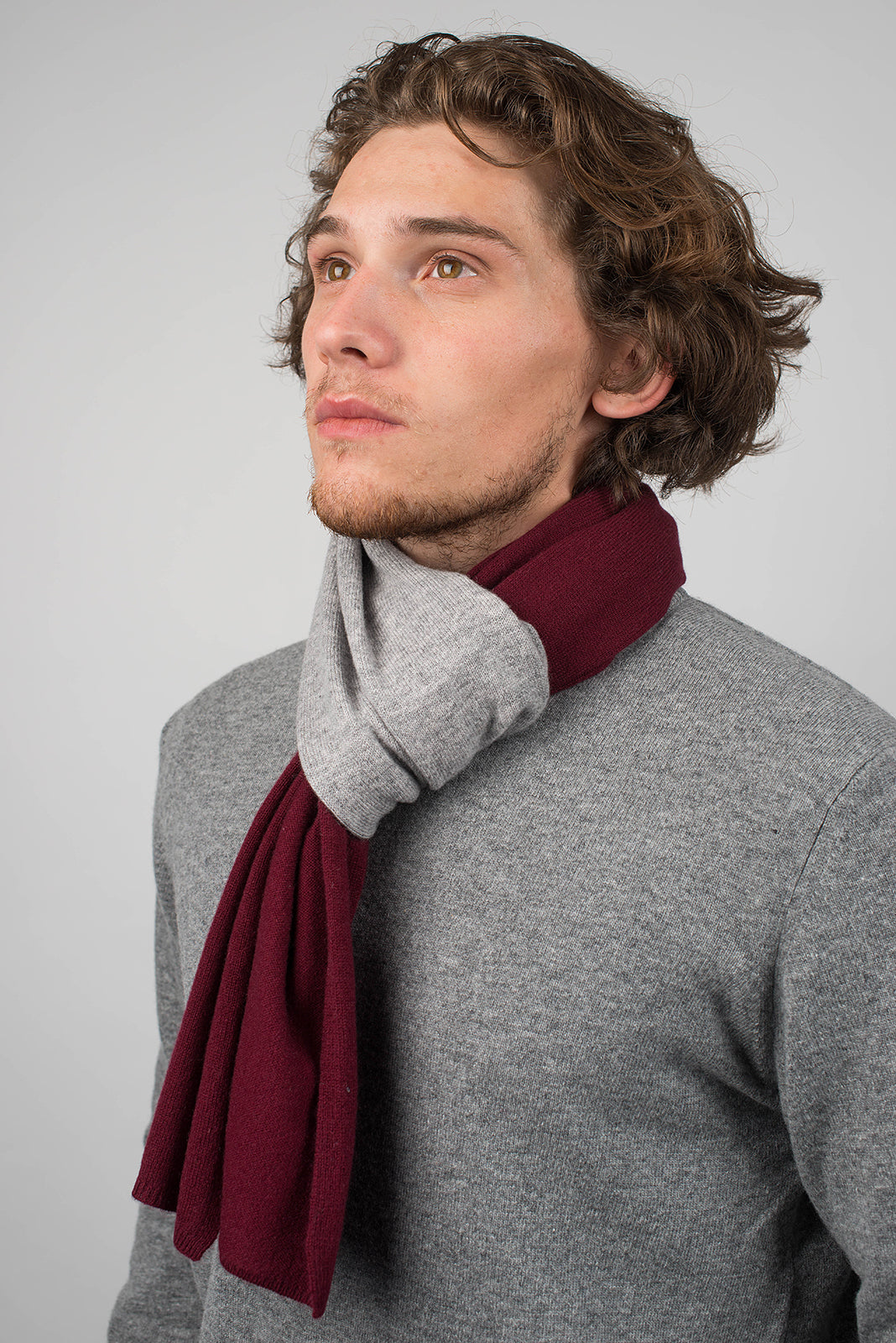 Men's two-tone 100% cashmere scarf, colour Bordeaux-Grey, view 3 | Dalle Piane Cashmere