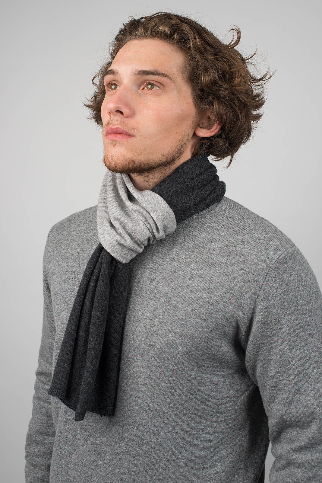 Men's two-tone 100% cashmere scarf, colour Anthracite-Grey, view 3 | Dalle Piane Cashmere