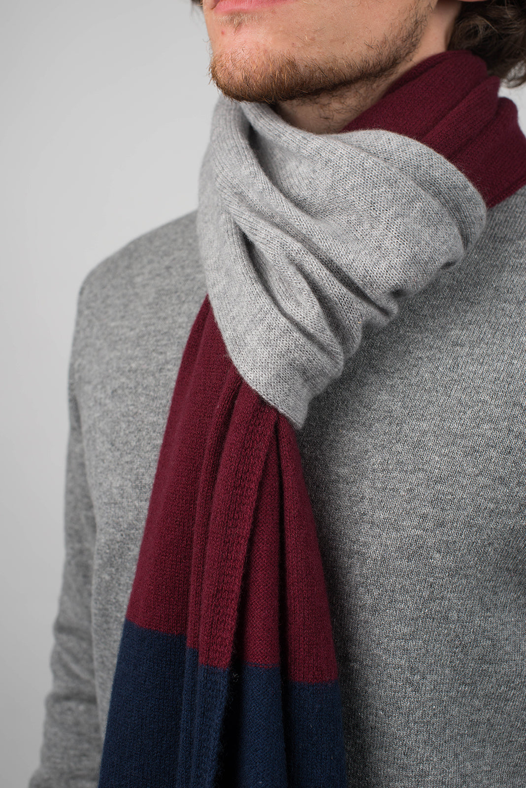 Men's three-colour 100% cashmere scarf, colour Blue-Bordeaux-Grey, view 4 | Dalle Piane Cashmere