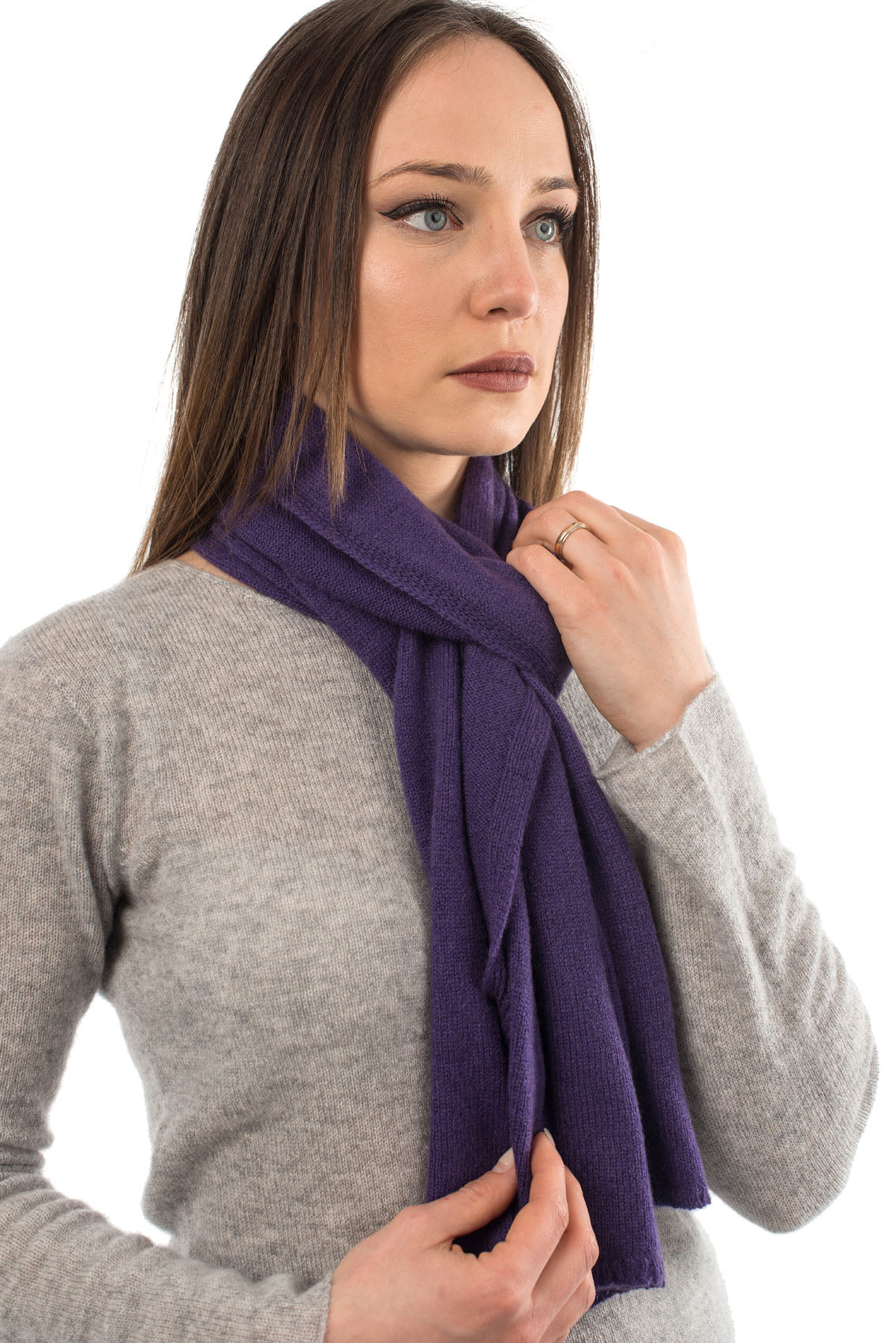 Unisex 100% cashmere scarf, colour Purple, view 3 | Dalle Piane Cashmere