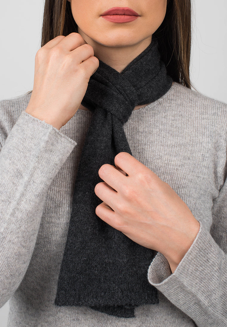 Women's 100% cashmere skinny scarf, colour Anthracite, view 4 | Dalle Piane Cashmere