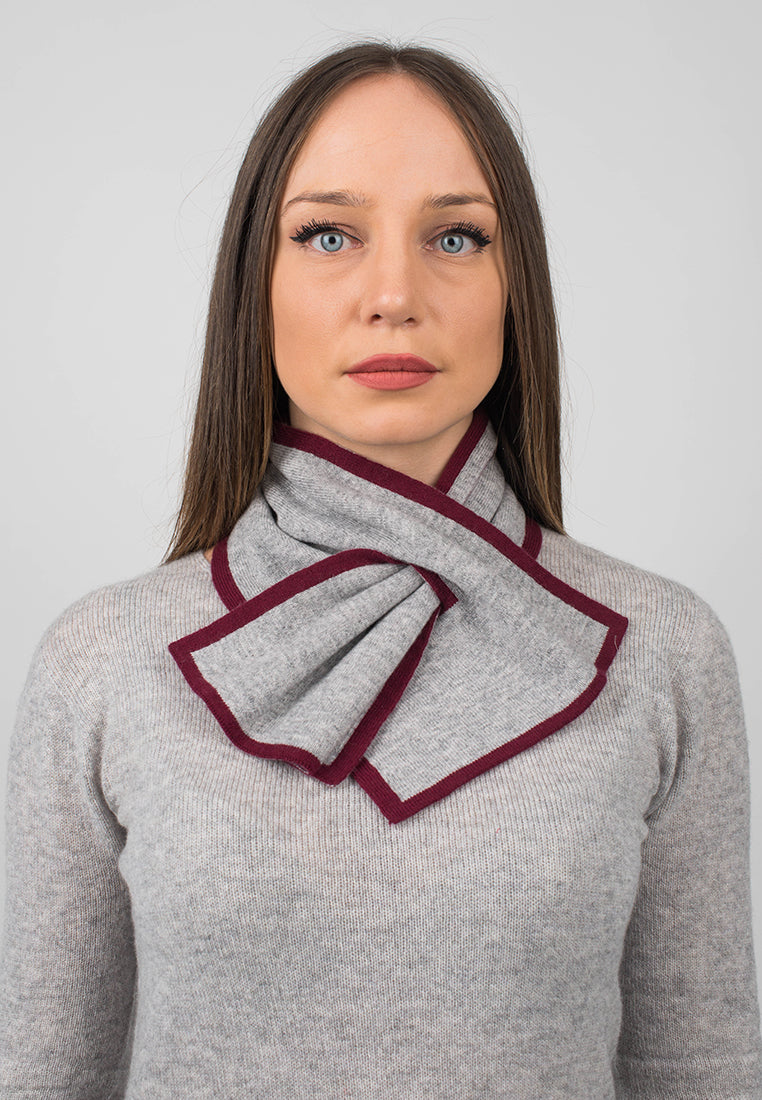 Women's reversible 100% cashmere neck warmer, colour Bordeaux, view 3 | Dalle Piane Cashmere