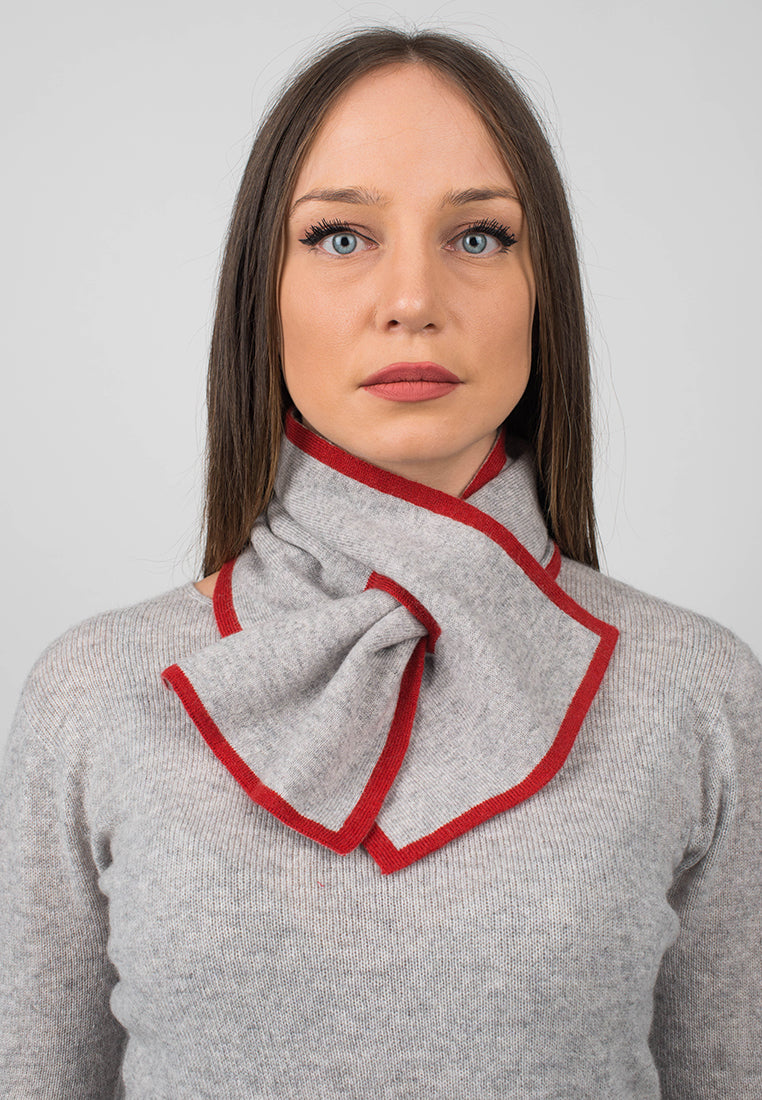 Women's reversible 100% cashmere neck warmer, colour Red, view 3 | Dalle Piane Cashmere
