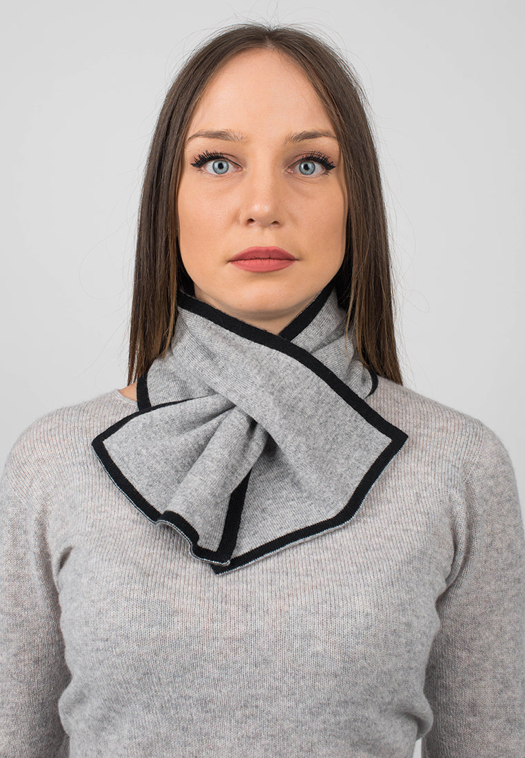 Women's reversible 100% cashmere neck warmer, colour Black, view 3 | Dalle Piane Cashmere