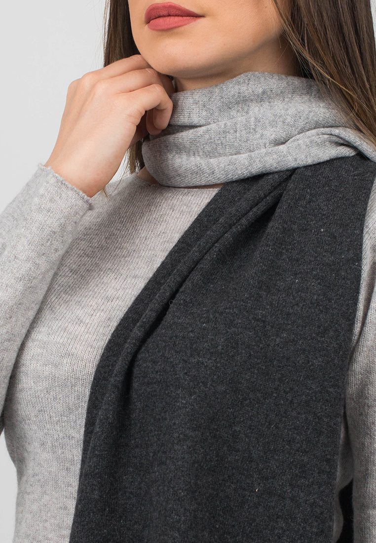 Women's two-tone 100% cashmere scarf, colour Anthracite-Grey, view 3 | Dalle Piane Cashmere