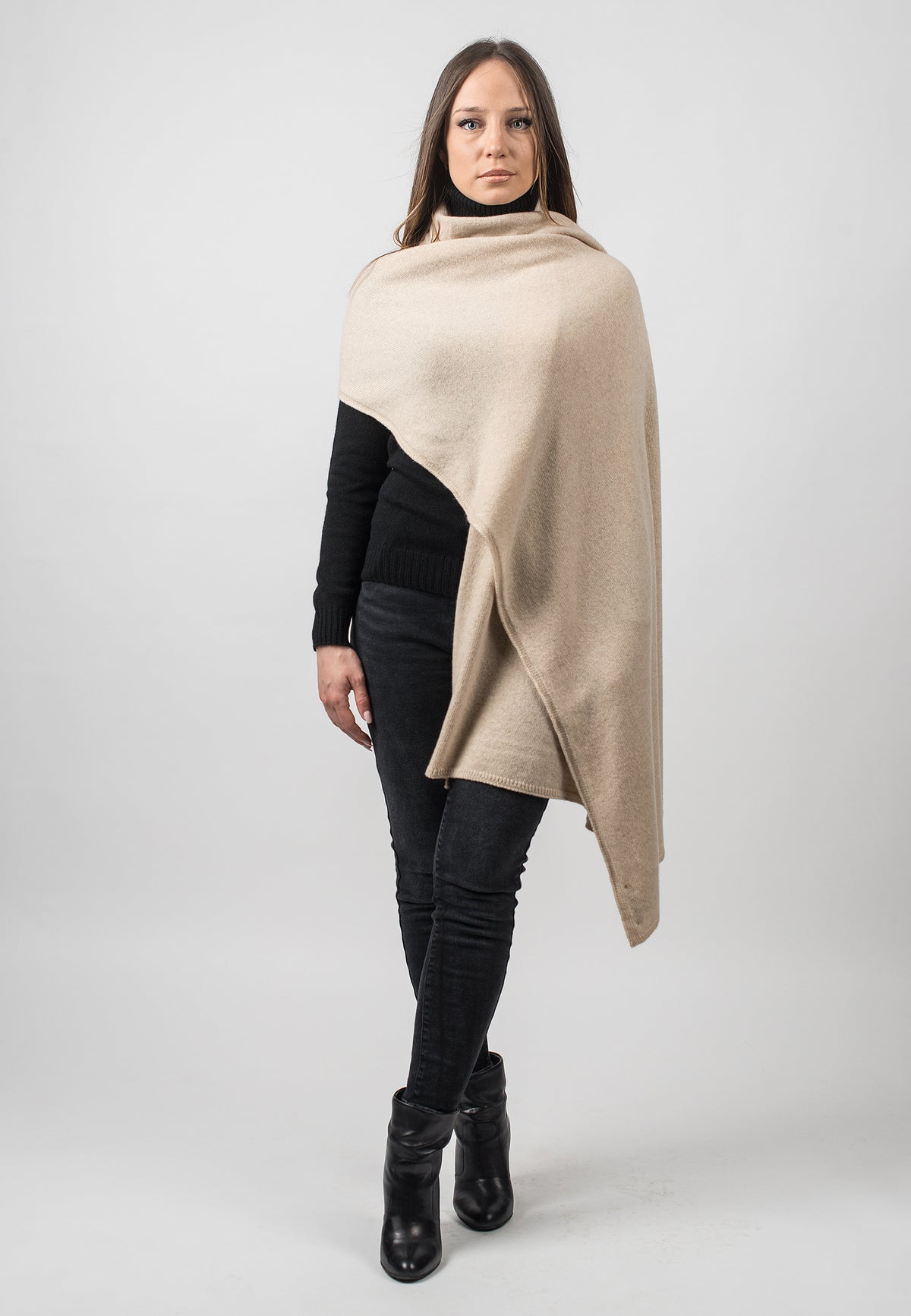 Recycled cashmere wrap, colour Beige, view 2 | Dalle Piane Cashmere