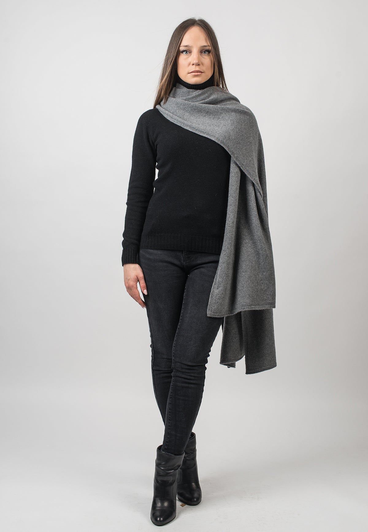 Recycled cashmere wrap, colour Grey, view 2 | Dalle Piane Cashmere