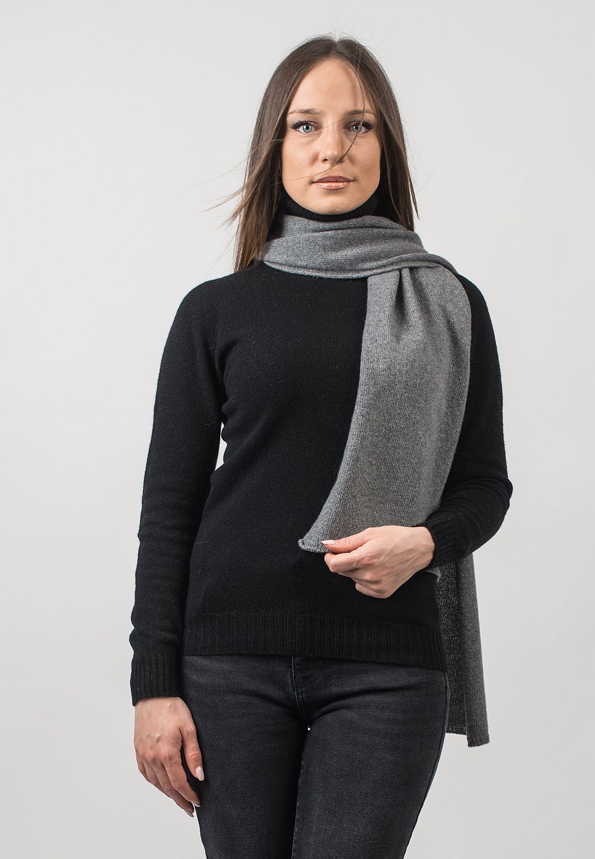 Women's recycled cashmere scarf, colour Grey, view 2 | Dalle Piane Cashmere
