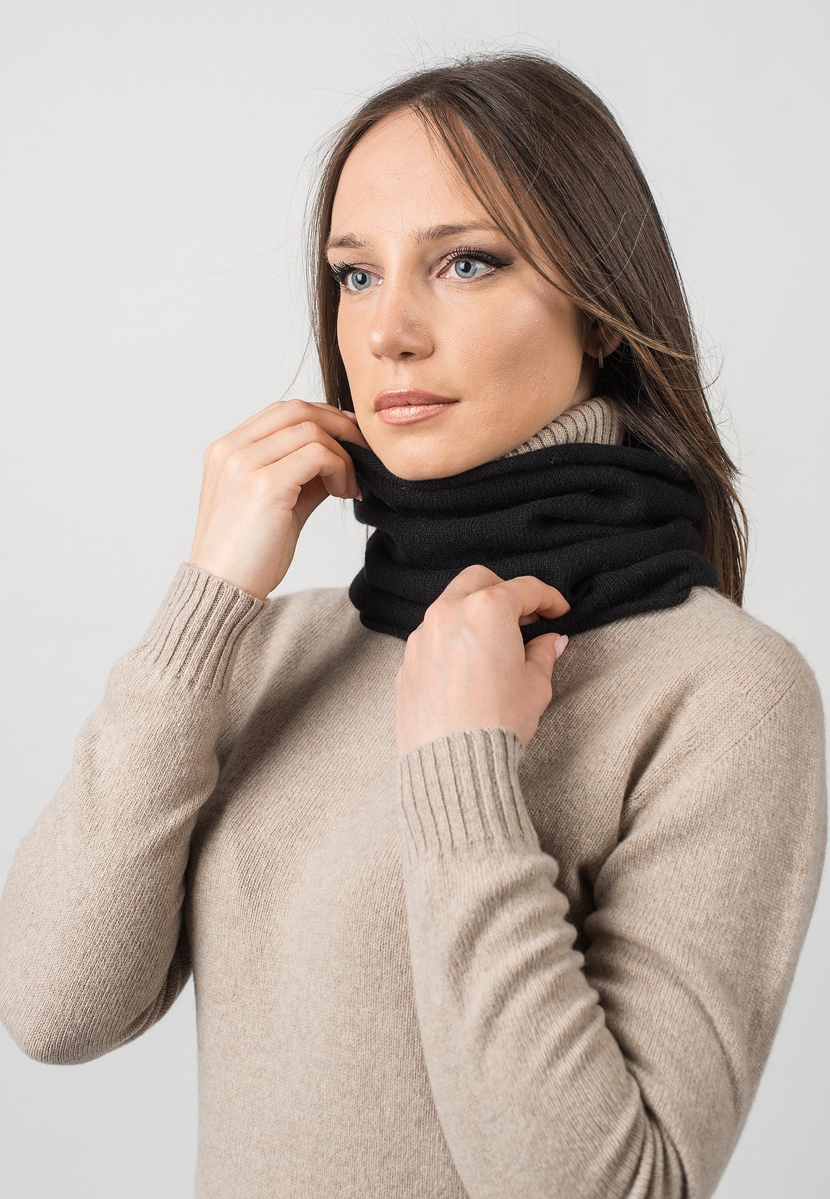 Recycled cashmere neck warmer, colour Black, view 2 | Dalle Piane Cashmere