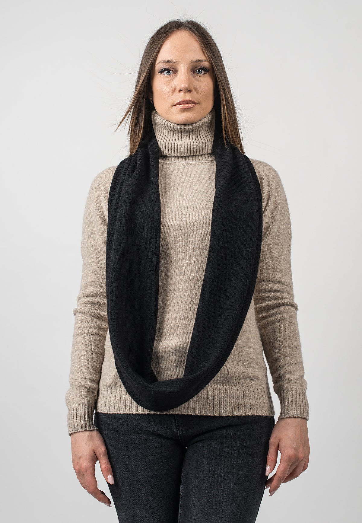 Recycled cashmere infinity scarf, colour Black | Dalle Piane Cashmere