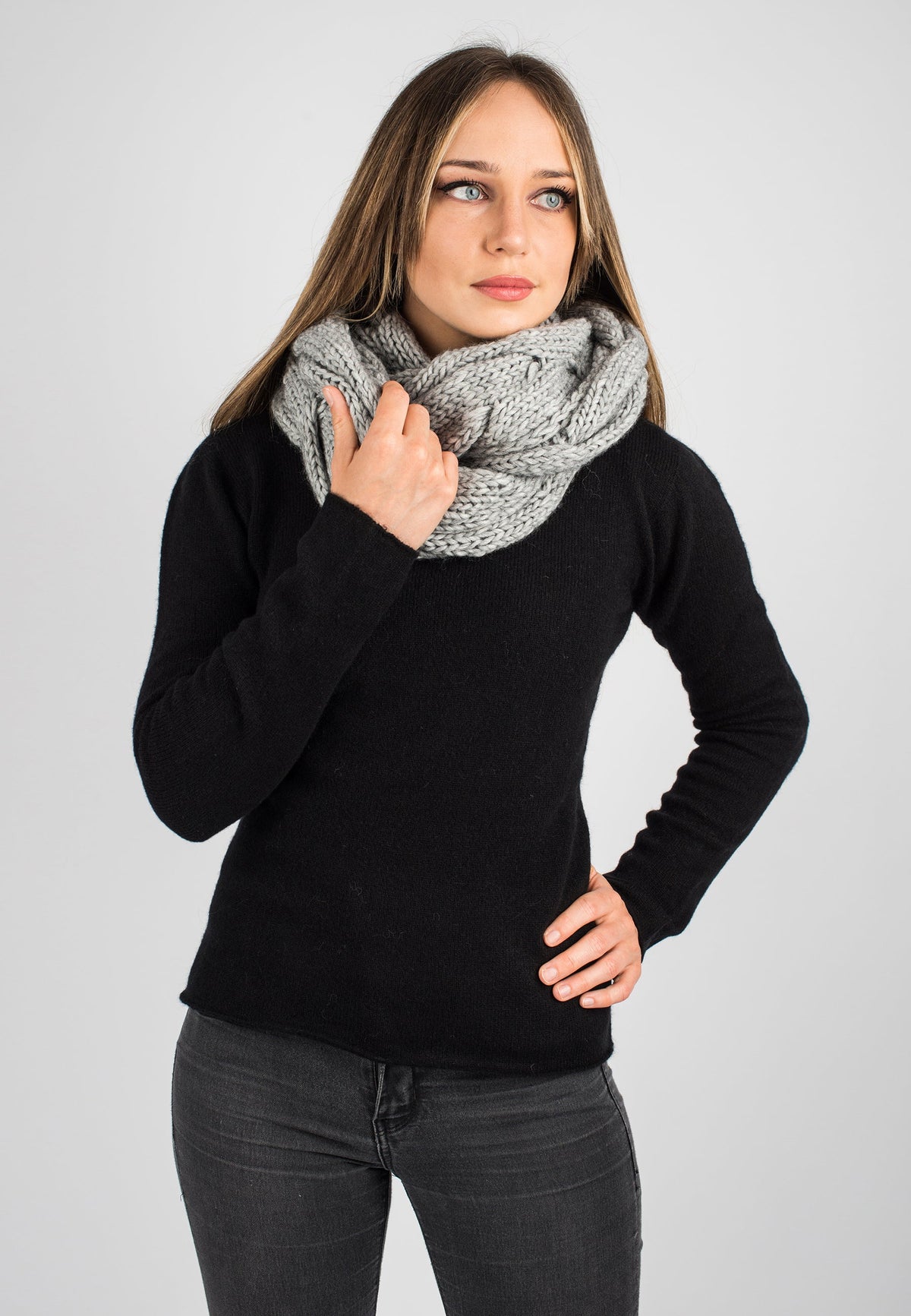 Cable-knit scarf, colour Grey, view 6 | Dalle Piane Cashmere