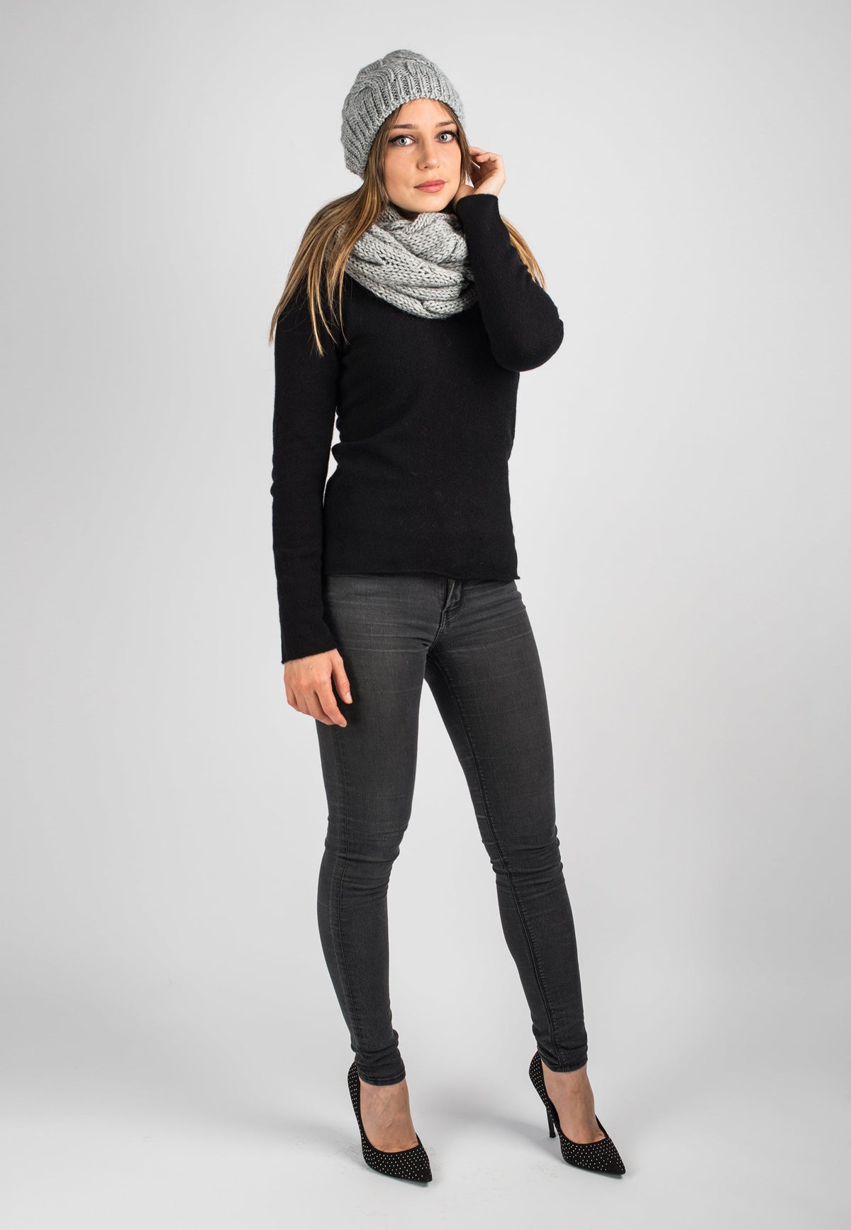 Women's cable-knit beanie, colour Grey, view 4 | Dalle Piane Cashmere