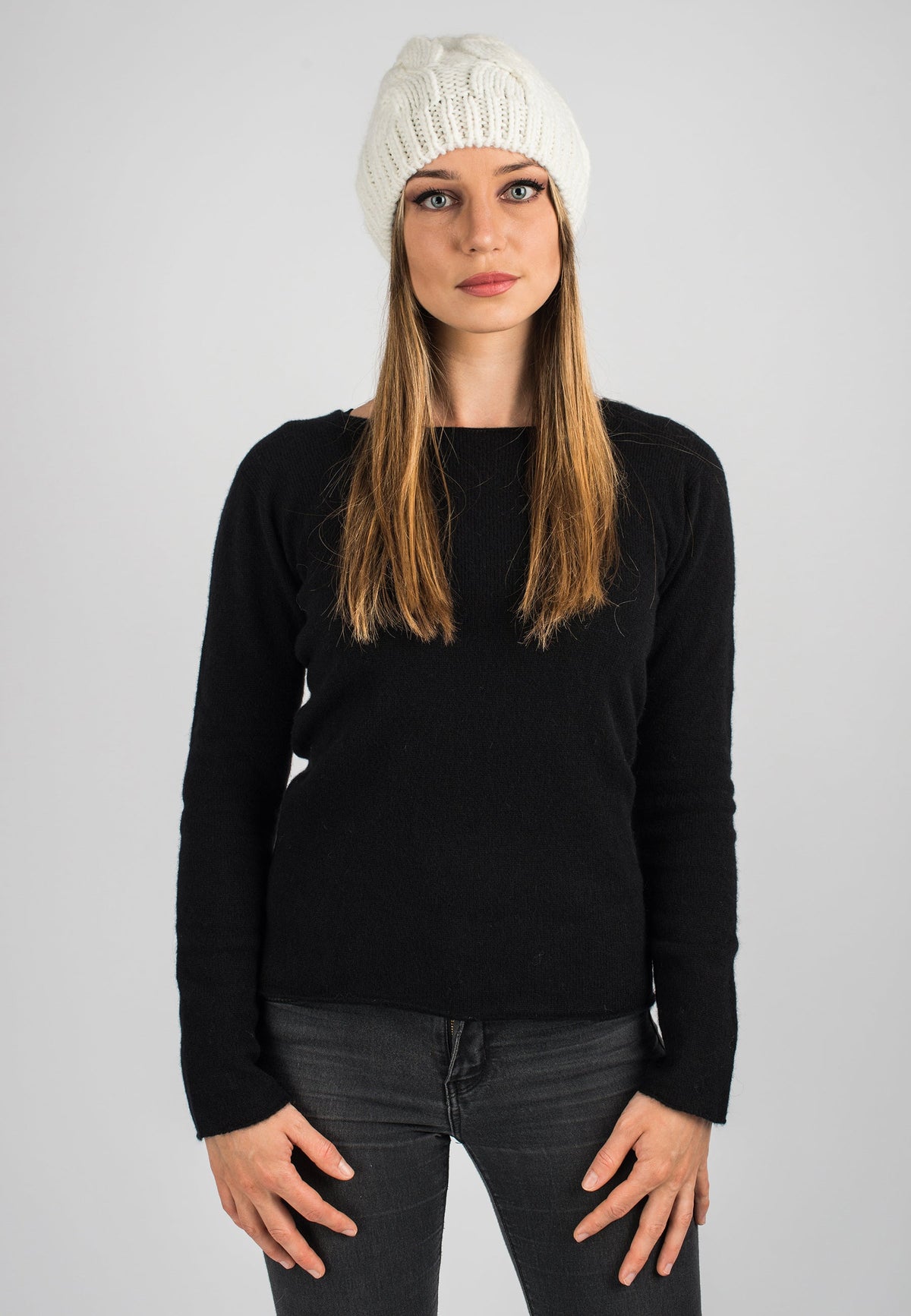 Women's cable-knit beanie, colour Cream, view 2 | Dalle Piane Cashmere
