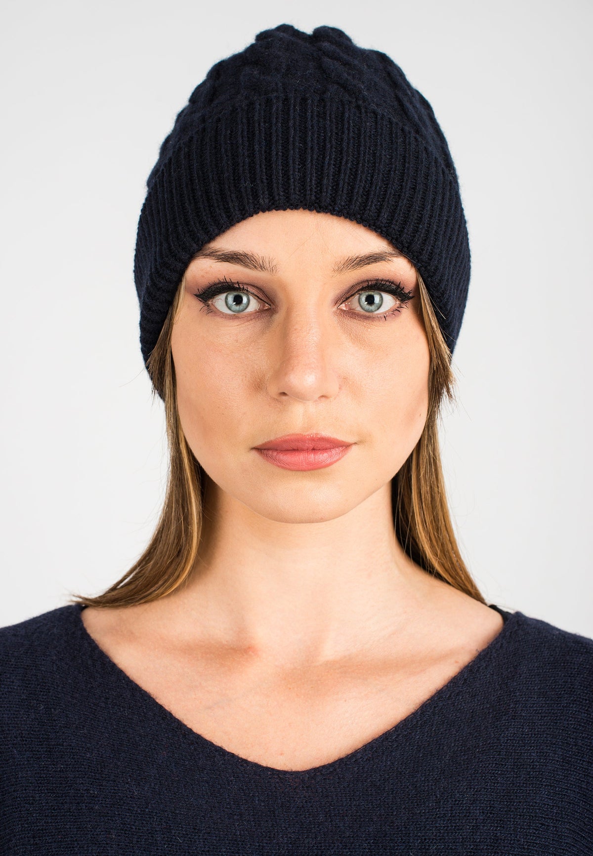 Cable-knit recycled cashmere beanie, colour Blue | Dalle Piane Cashmere