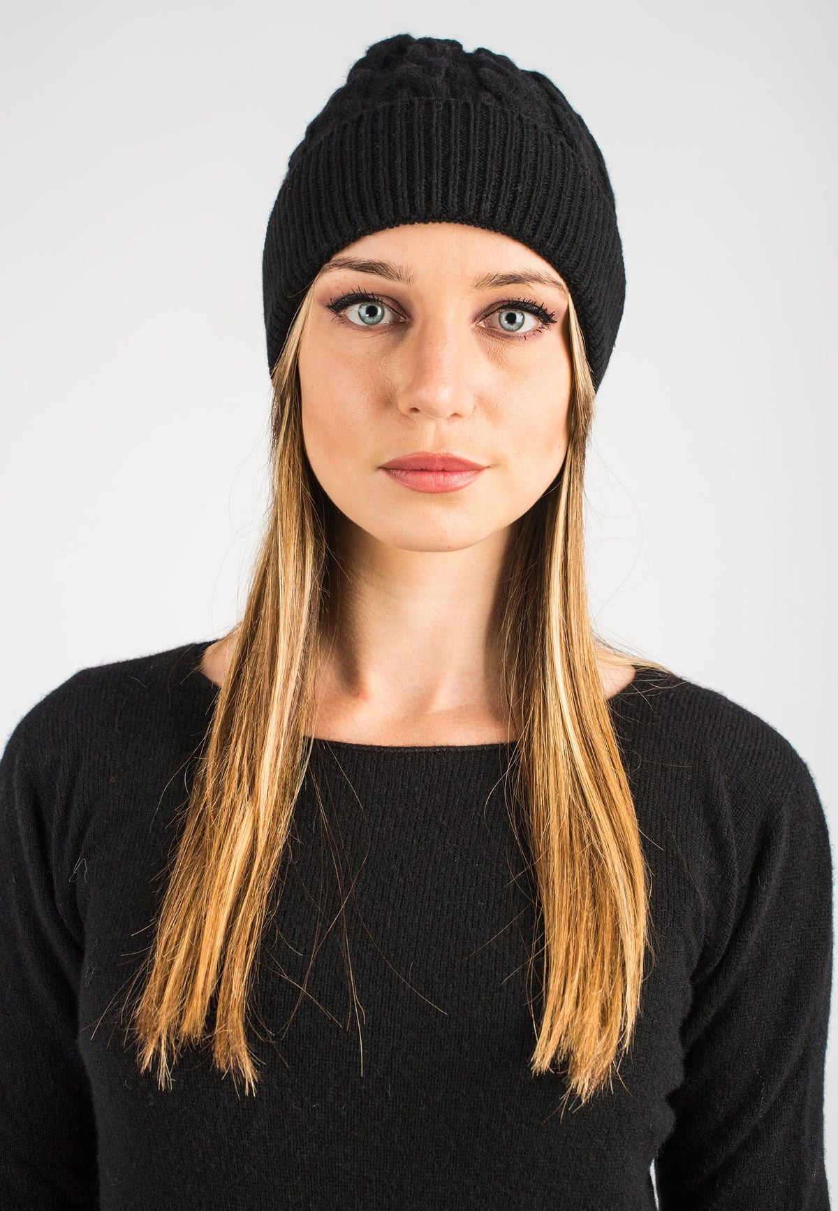 Cable-knit recycled cashmere beanie, colour Black | Dalle Piane Cashmere