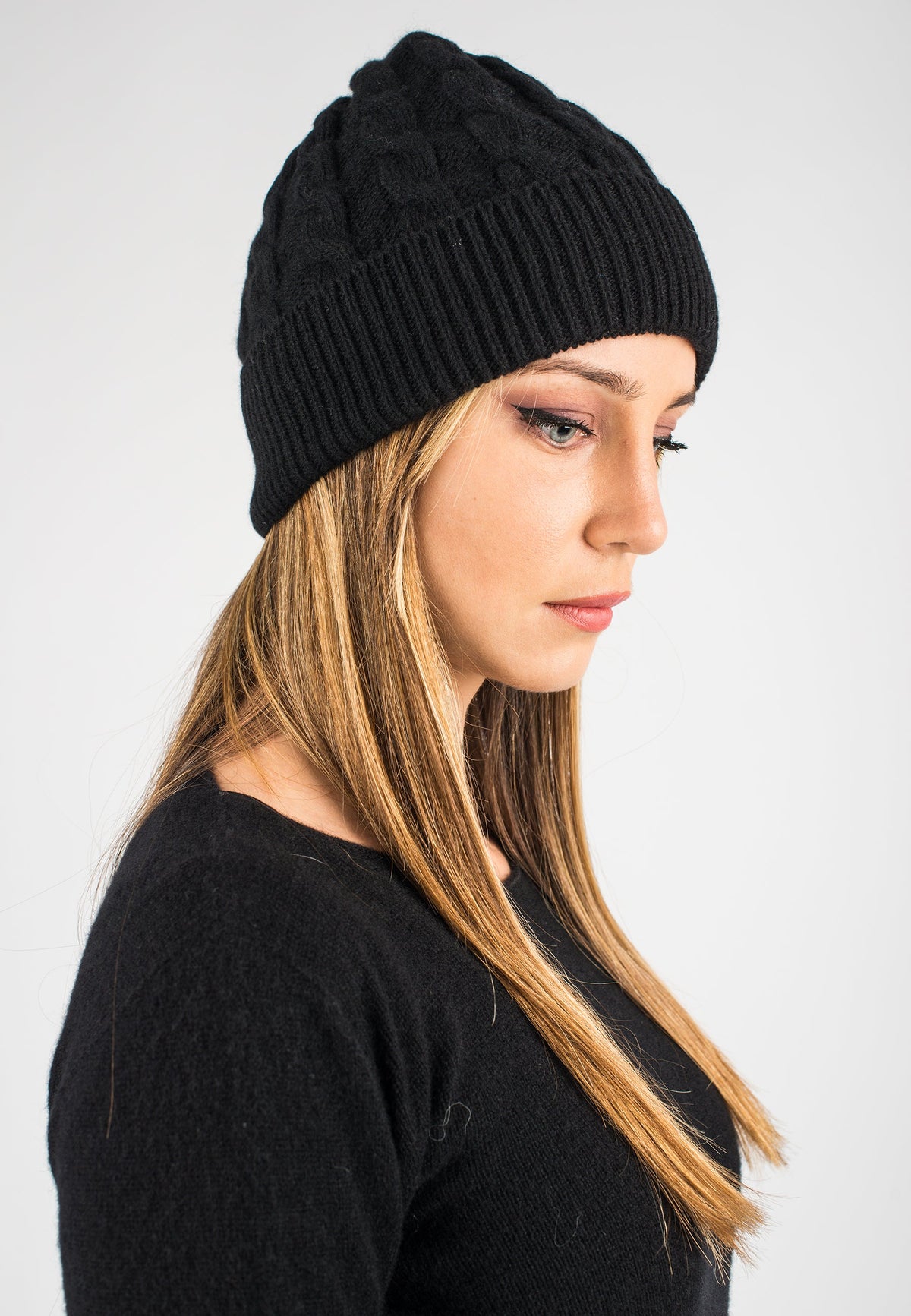Cable-knit recycled cashmere beanie, colour Black, view 2 | Dalle Piane Cashmere