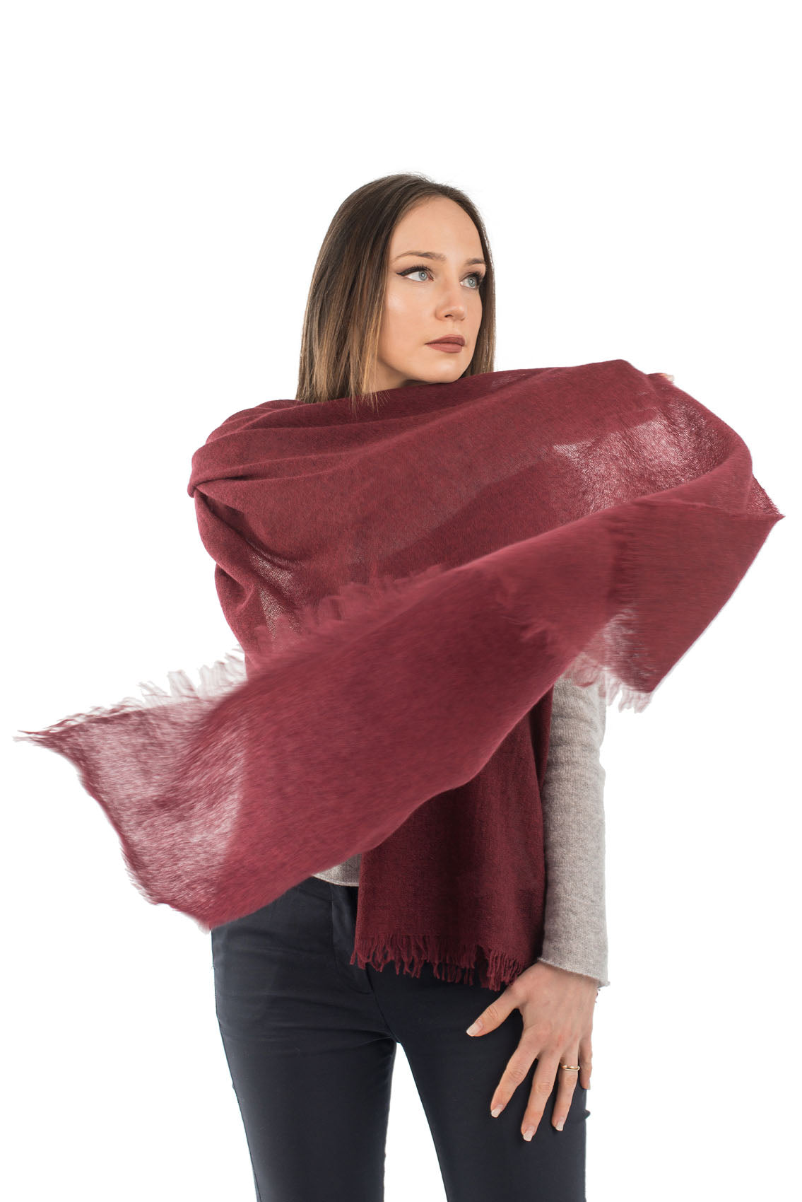 Women's 100% cashmere pashmina, colour Bordeaux, view 3 | Dalle Piane Cashmere