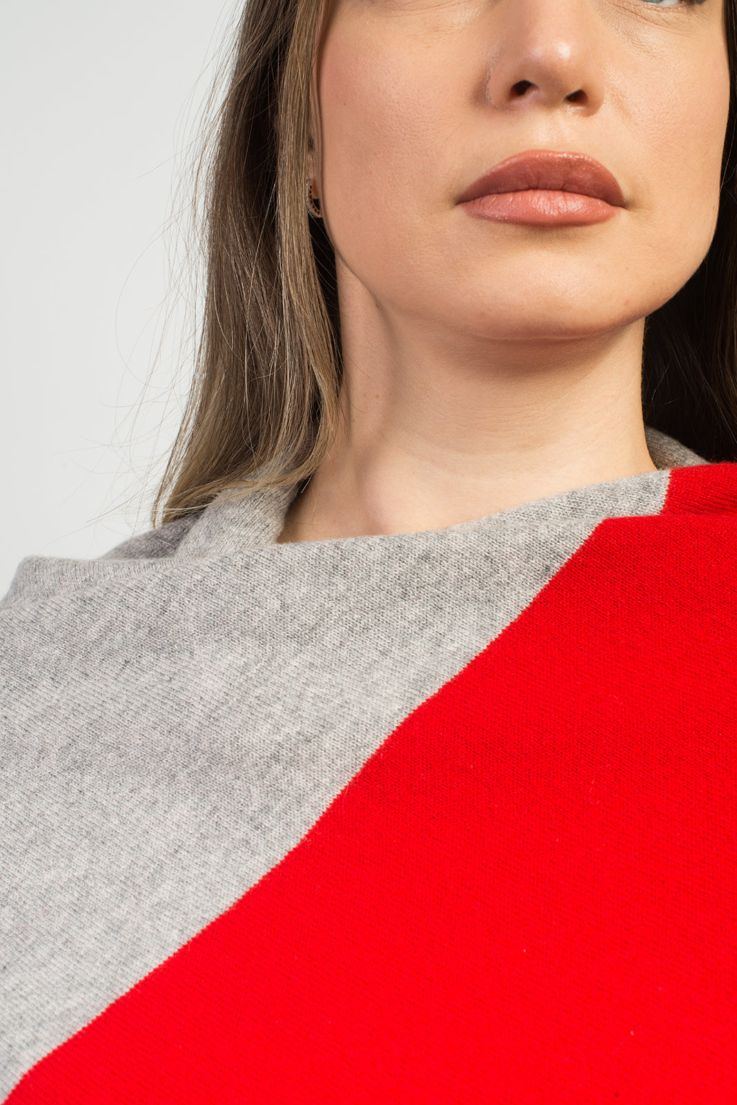 Women's two-tone 100% cashmere wrap, colour Red-Grey, view 4 | Dalle Piane Cashmere
