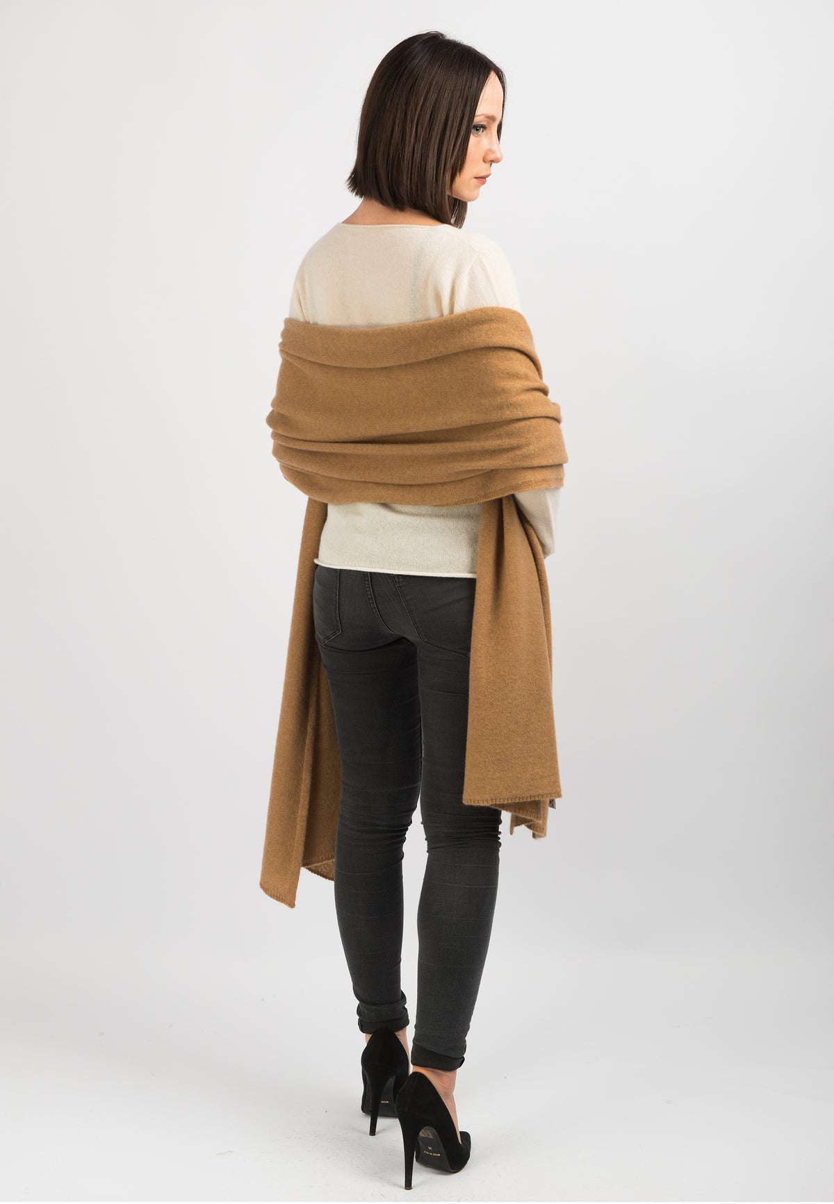 Women's 100% cashmere wrap, colour Camel, view 3 | Dalle Piane Cashmere