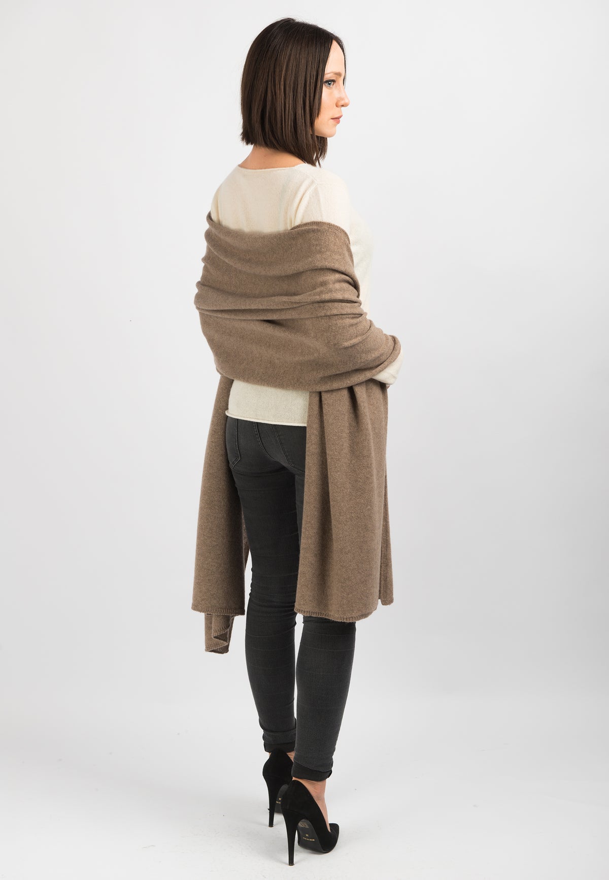 Women's 100% cashmere wrap, colour Mink, view 3 | Dalle Piane Cashmere