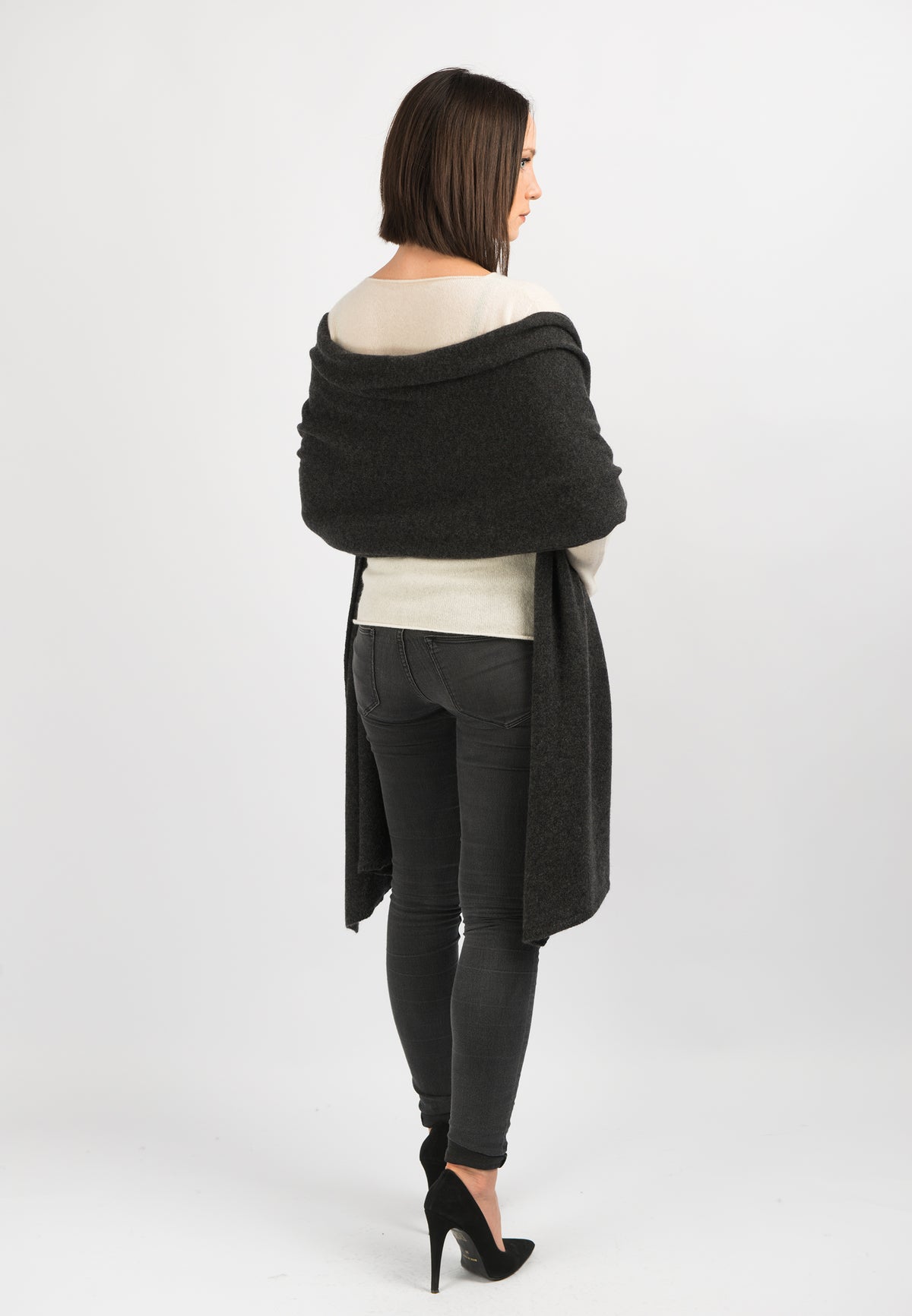 Women's 100% cashmere wrap, colour Anthracite, view 3 | Dalle Piane Cashmere