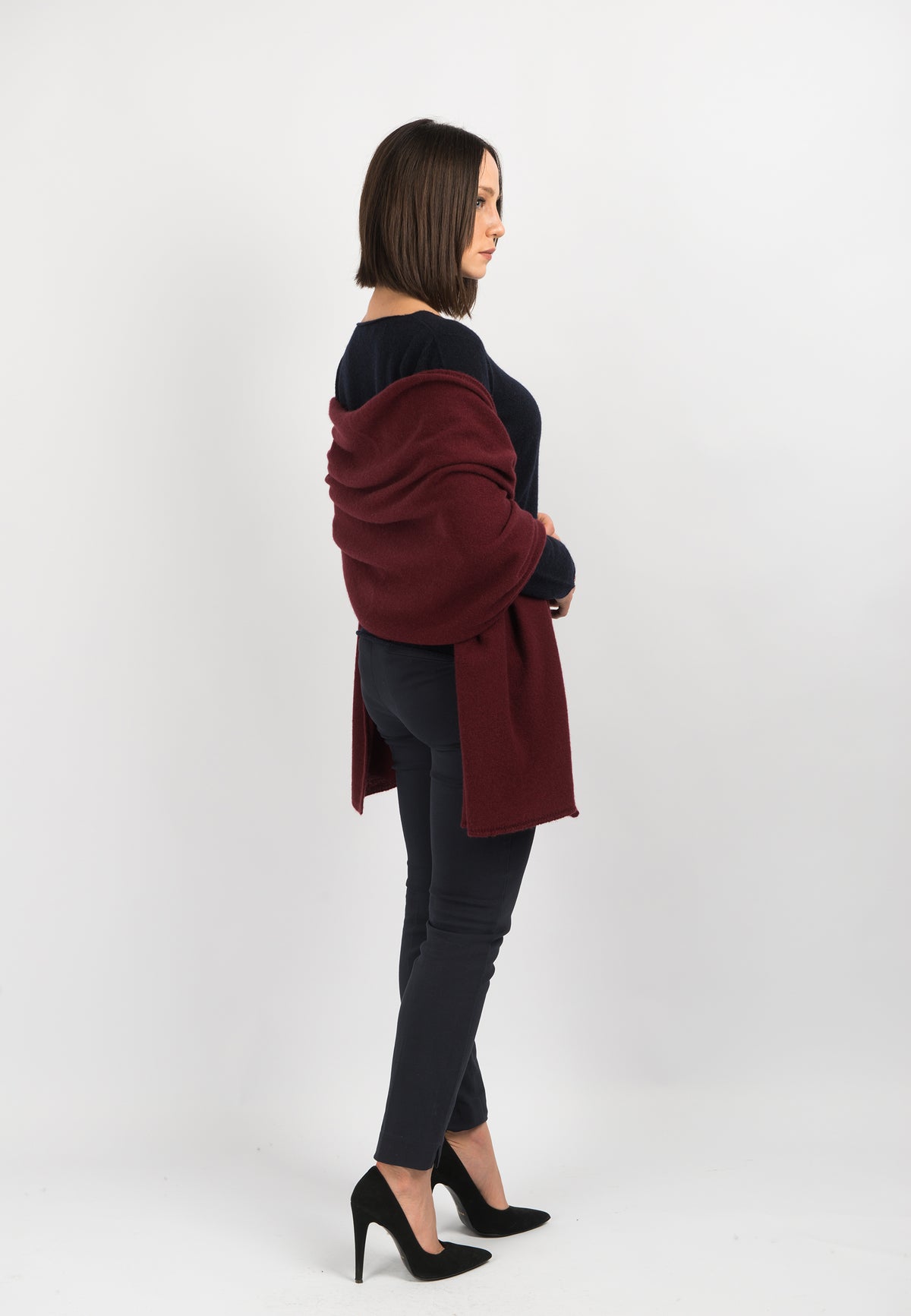 Women's 100% cashmere wrap, colour Bordeaux, view 3 | Dalle Piane Cashmere