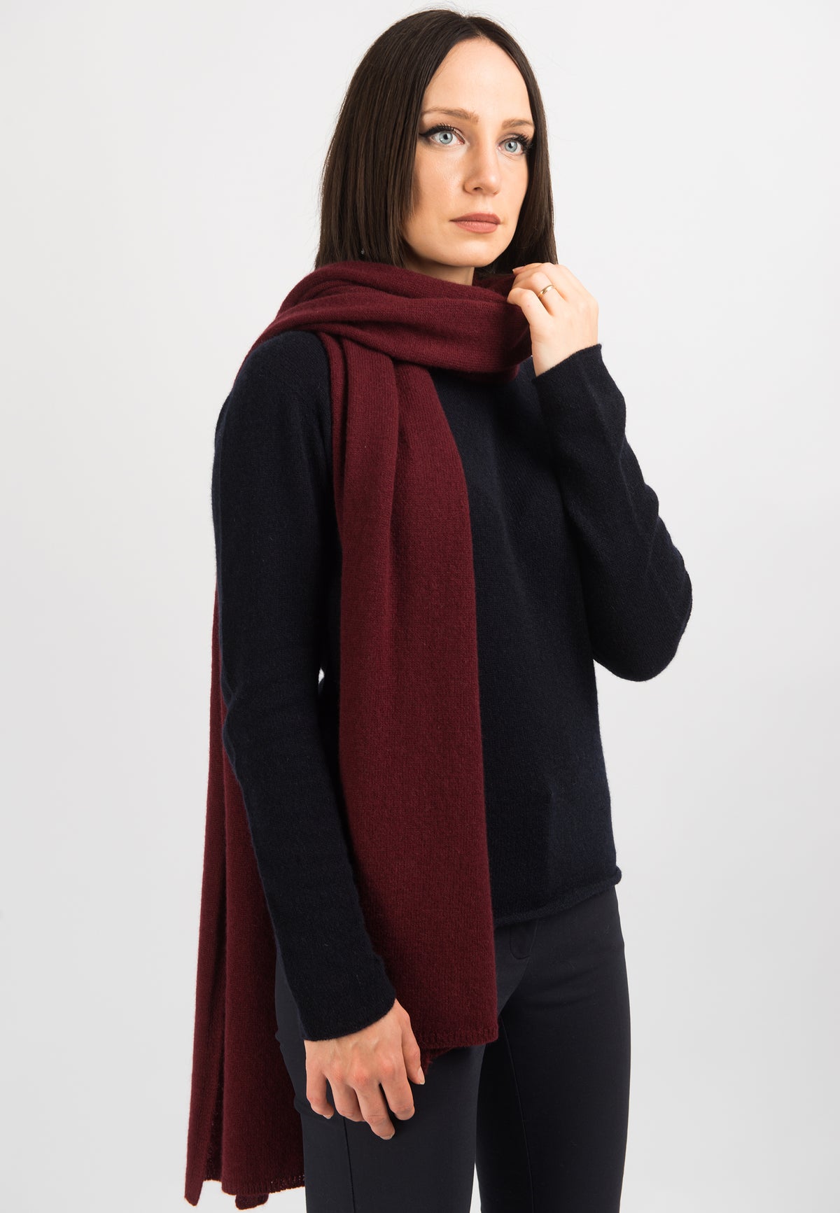 Women's wide 100% cashmere scarf, colour Bordeaux, view 2 | Dalle Piane Cashmere