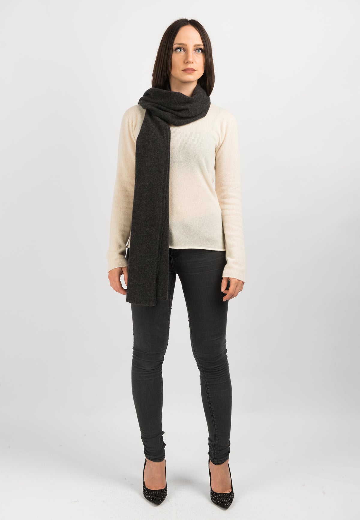 Women's wide 100% cashmere scarf, colour Anthracite, view 3 | Dalle Piane Cashmere