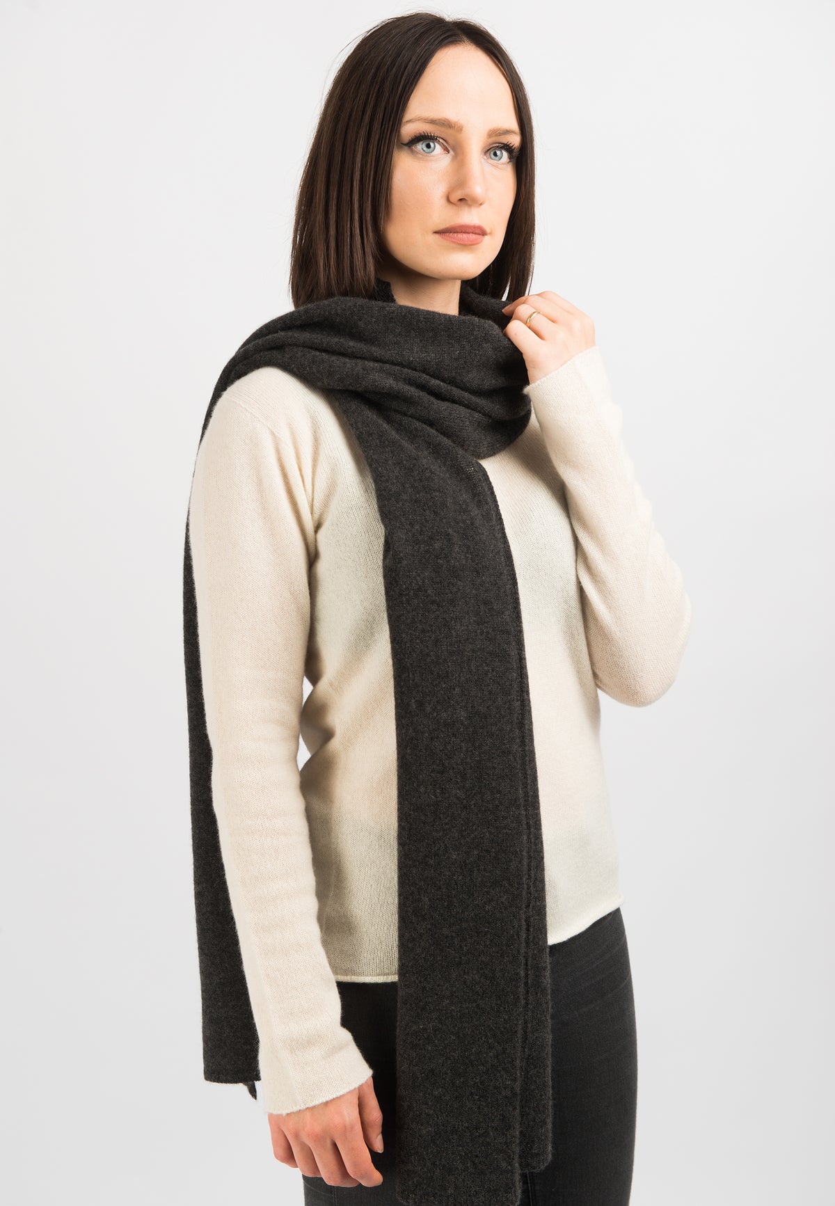 Women's wide 100% cashmere scarf, colour Anthracite, view 2 | Dalle Piane Cashmere
