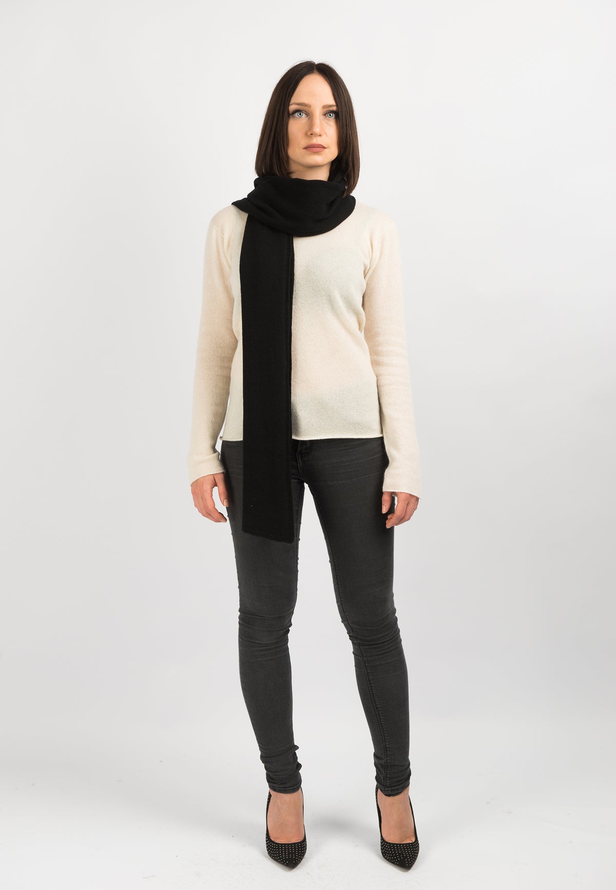 Women's wide 100% cashmere scarf, colour Black, view 2 | Dalle Piane Cashmere