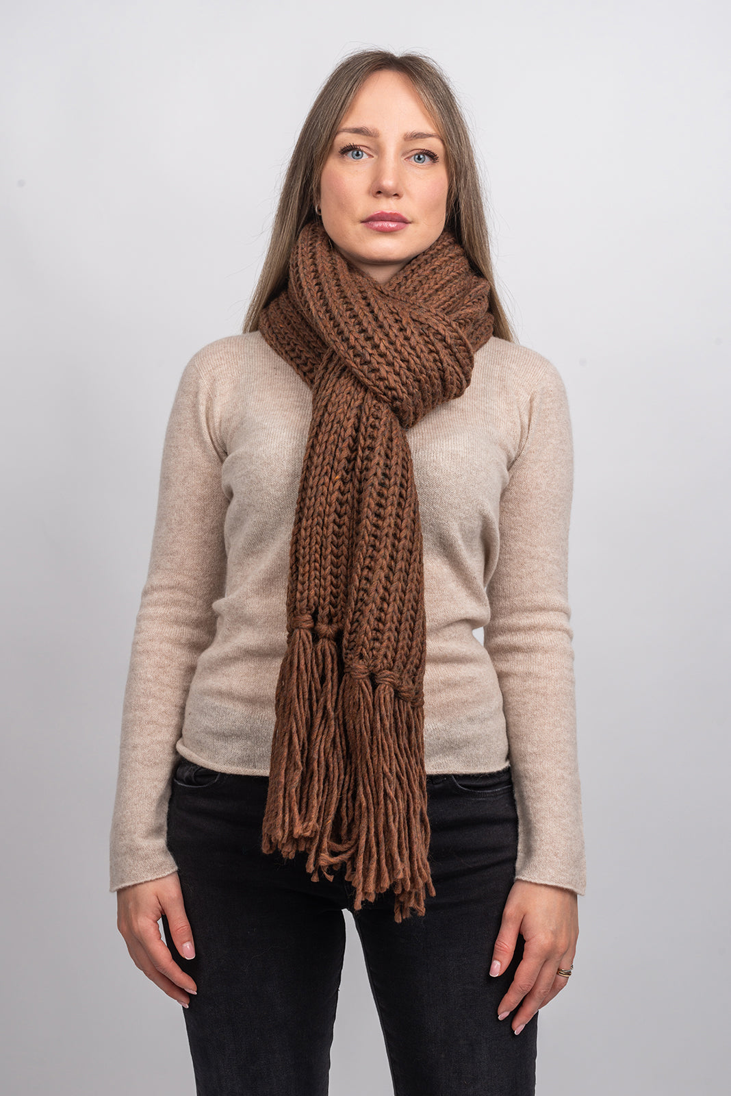 Fisherman's rib scarf with fringe, colour Moka, view 2 | Dalle Piane Cashmere