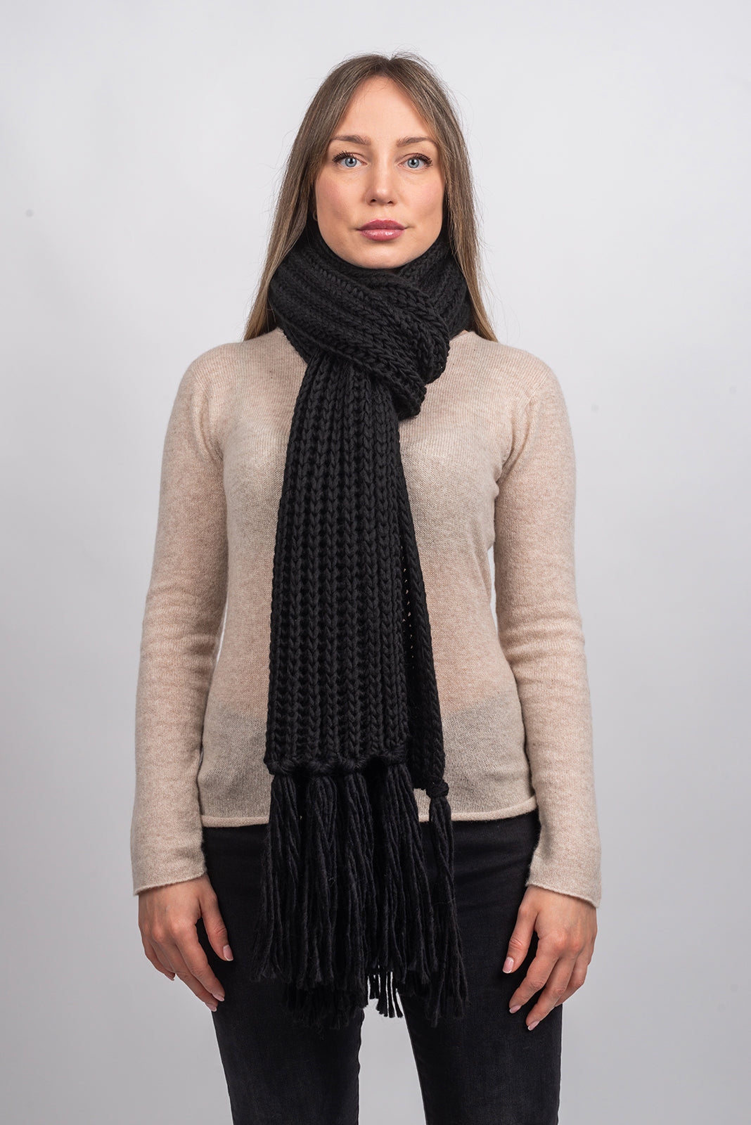 Fisherman's rib scarf with fringe, colour Black, view 2 | Dalle Piane Cashmere