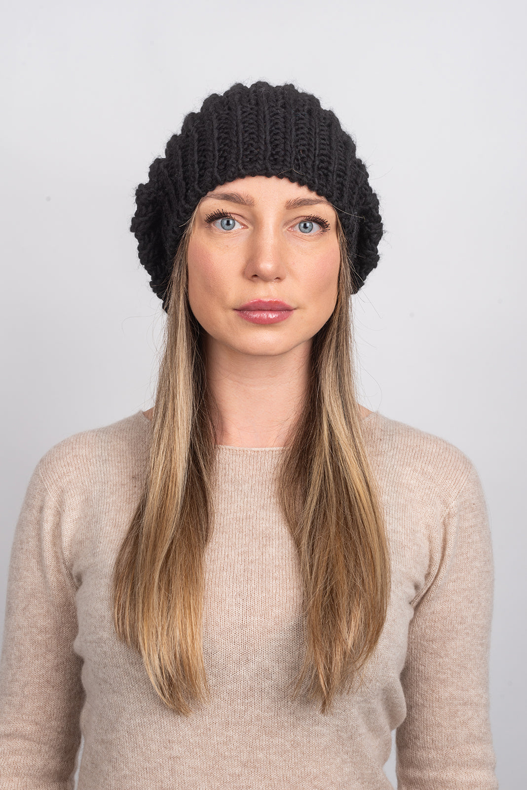 Women's fisherman's rib beanie, colour Black, view 3 | Dalle Piane Cashmere