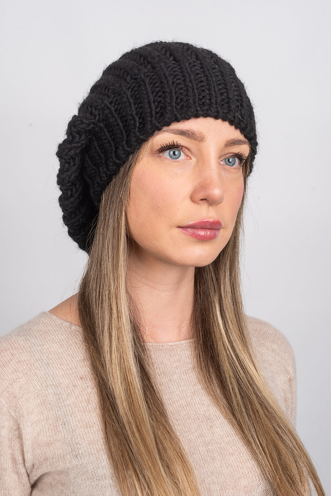 Women's fisherman's rib beanie, colour Black, view 2 | Dalle Piane Cashmere