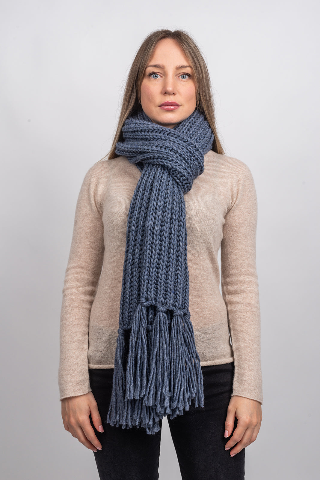 Fisherman's rib scarf with fringe, colour Jeans, view 2 | Dalle Piane Cashmere