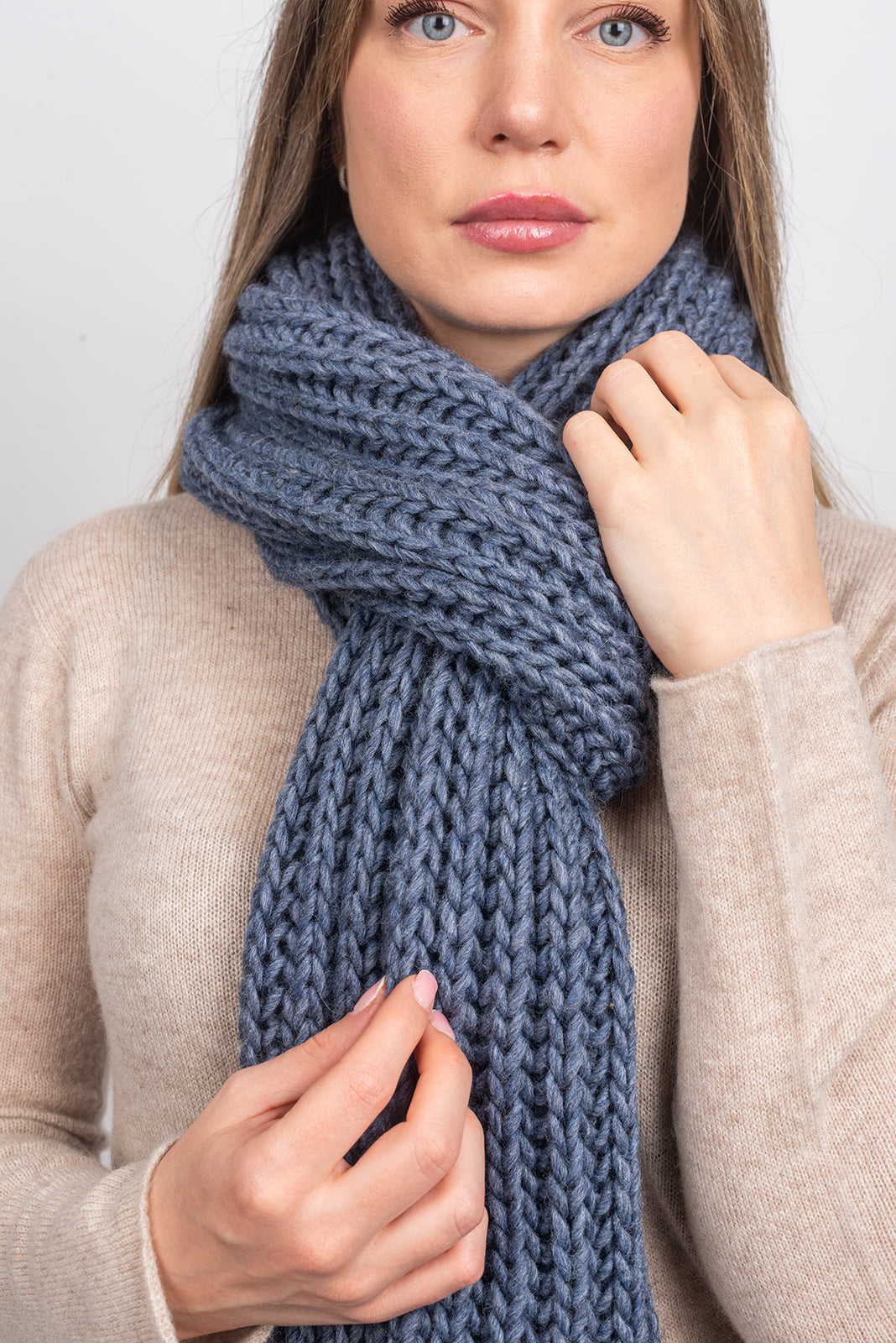 Fisherman's rib scarf with fringe, colour Jeans, view 3 | Dalle Piane Cashmere