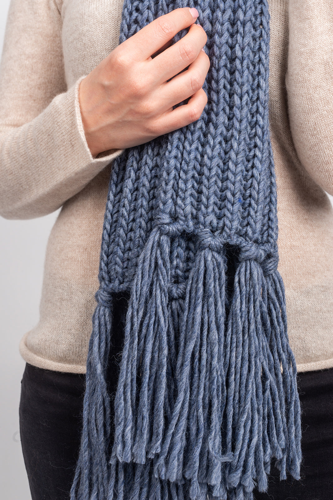Fisherman's rib scarf with fringe, colour Jeans, view 4 | Dalle Piane Cashmere