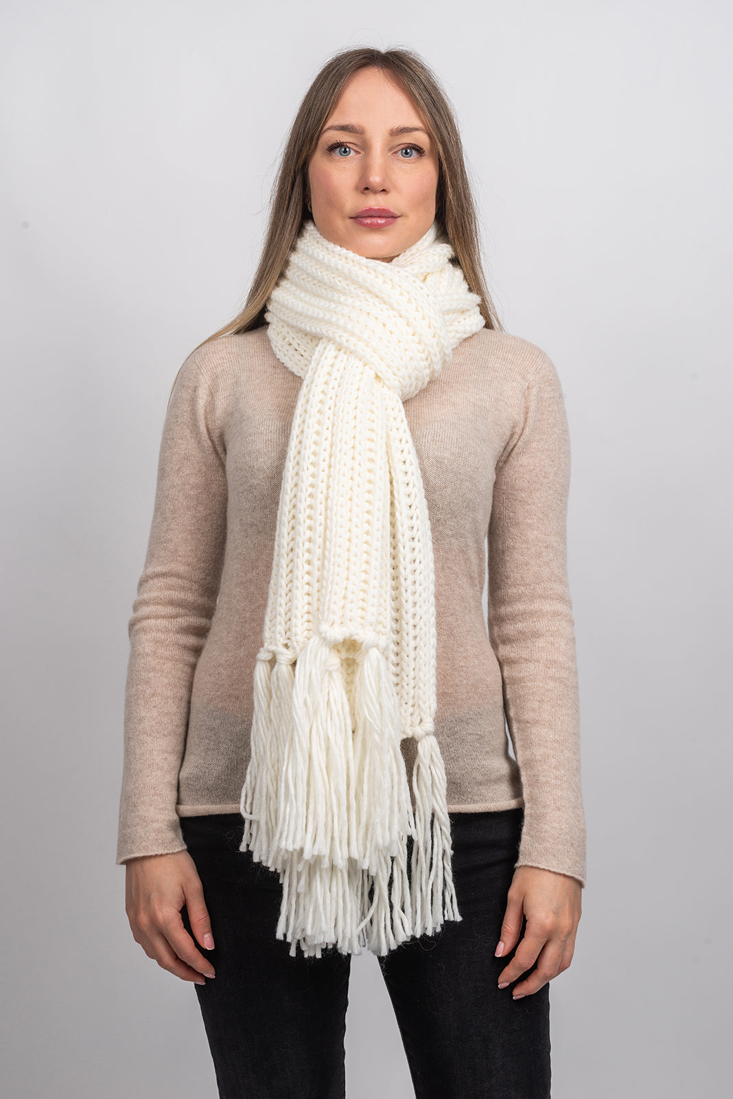 Fisherman's rib scarf with fringe, colour White, view 2 | Dalle Piane Cashmere