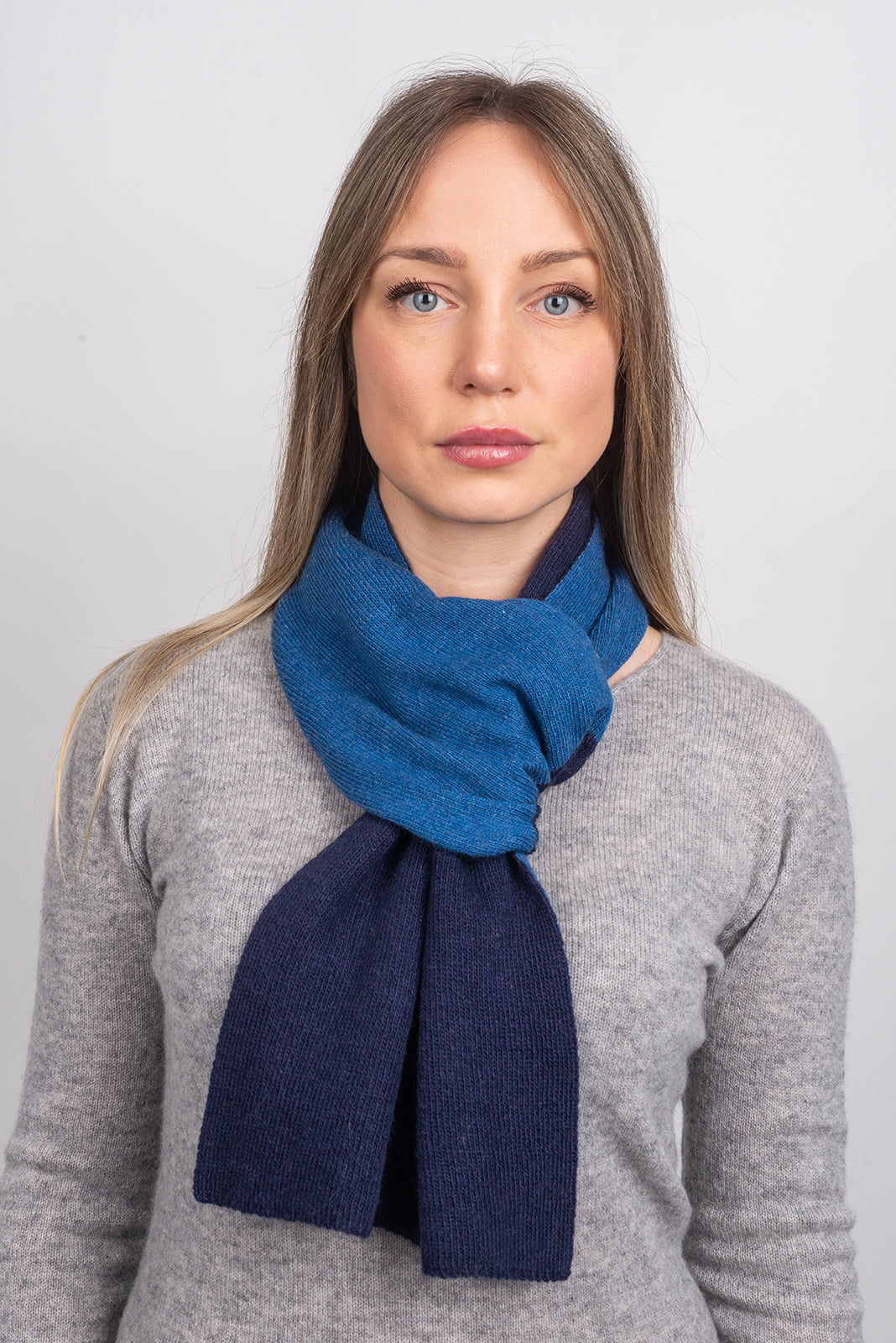 Women's reversible cashmere blend neck warmer, colour Blue-Royal, view 3 | Dalle Piane Cashmere