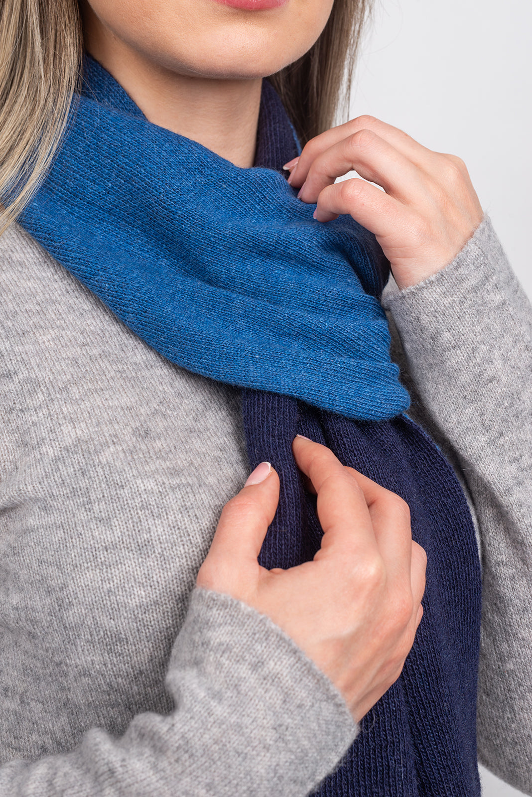 Women's reversible cashmere blend neck warmer, colour Blue-Royal, view 4 | Dalle Piane Cashmere