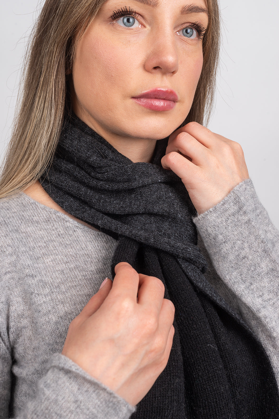 Women's reversible cashmere blend neck warmer, colour Black-Anthracite, view 2 | Dalle Piane Cashmere