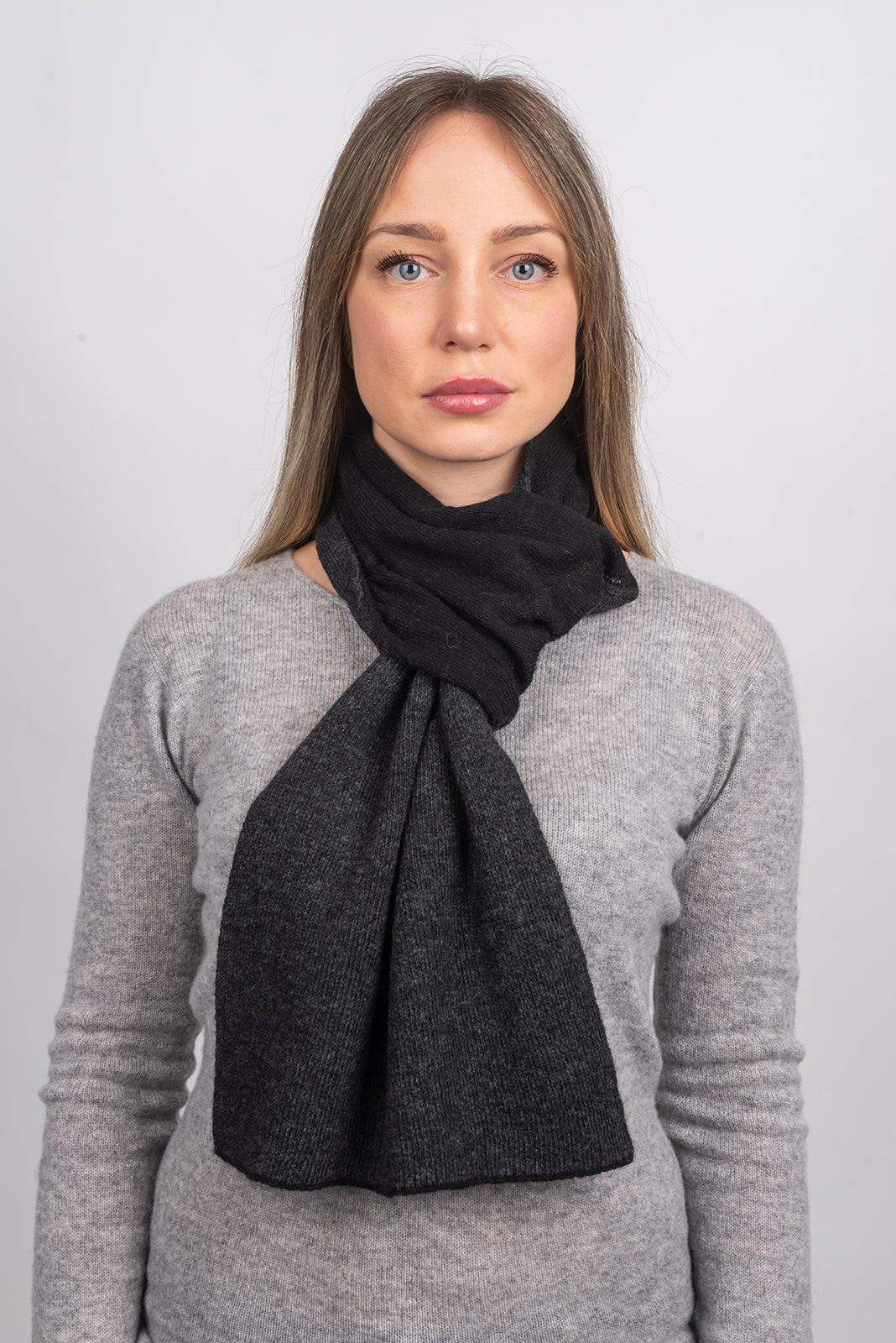 Women's reversible cashmere blend neck warmer, colour Black-Anthracite, view 3 | Dalle Piane Cashmere