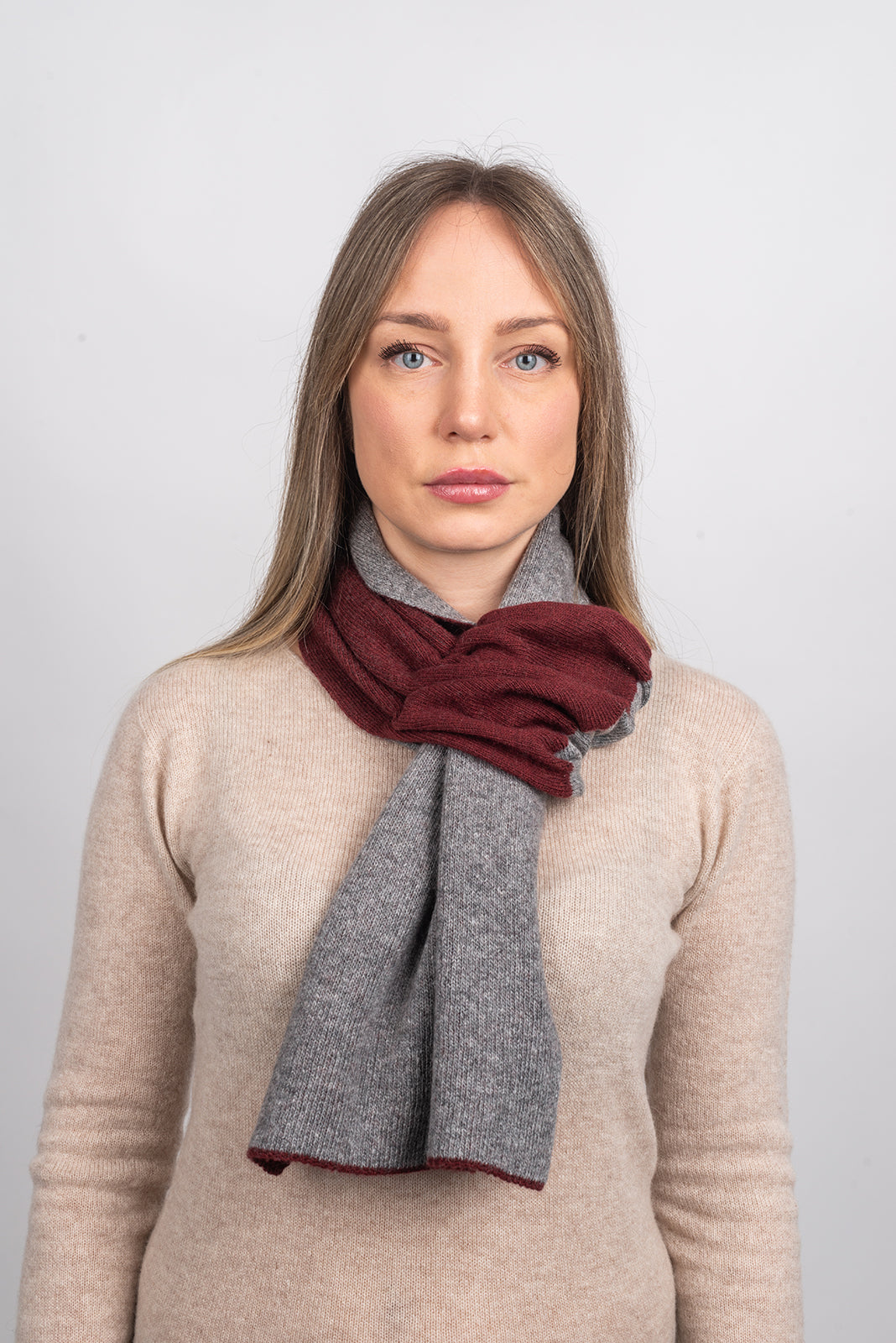 Women's reversible cashmere blend neck warmer, colour Bordeaux-Grey, view 3 | Dalle Piane Cashmere