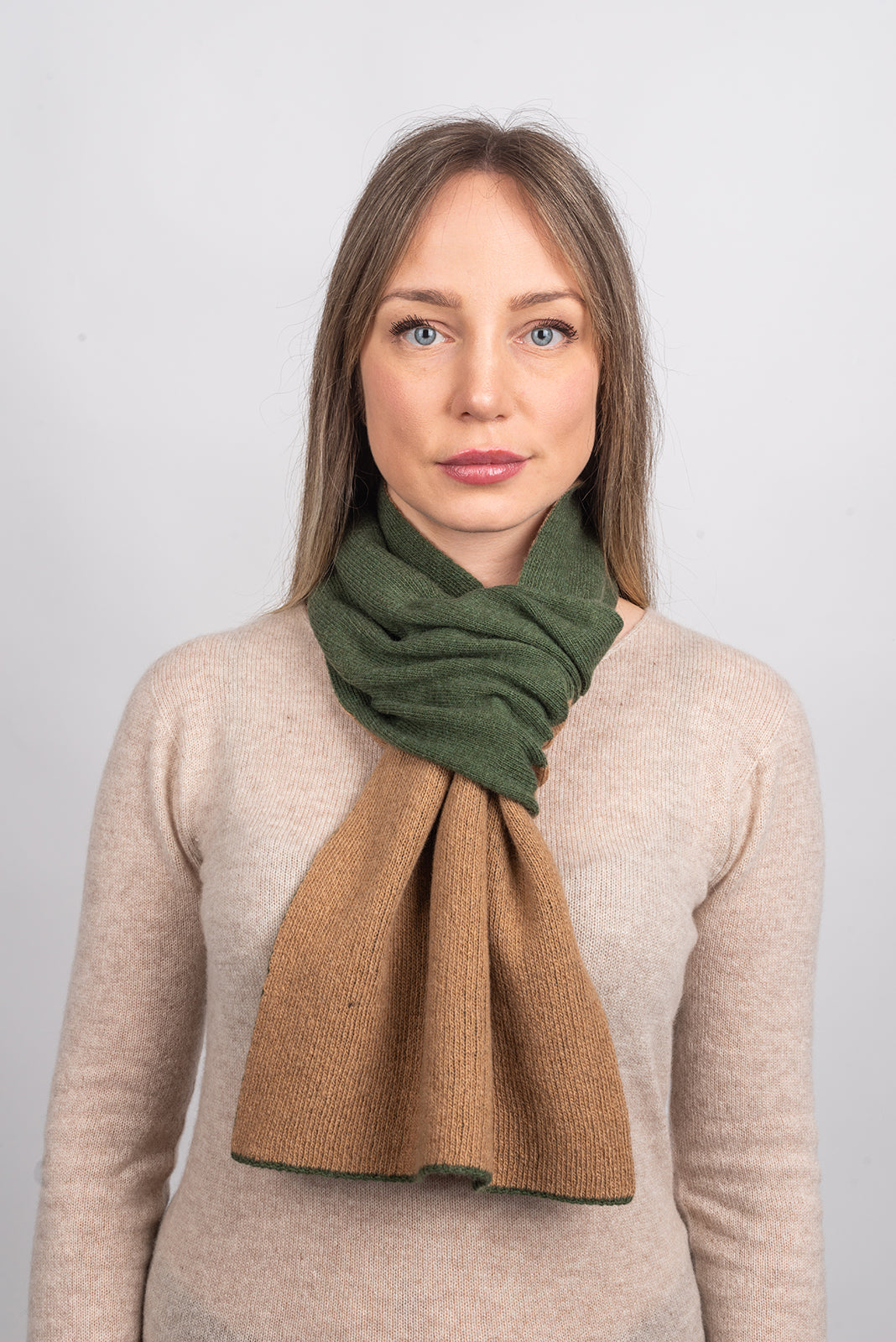 Women's reversible cashmere blend neck warmer, colour Olive-Camel, view 3 | Dalle Piane Cashmere